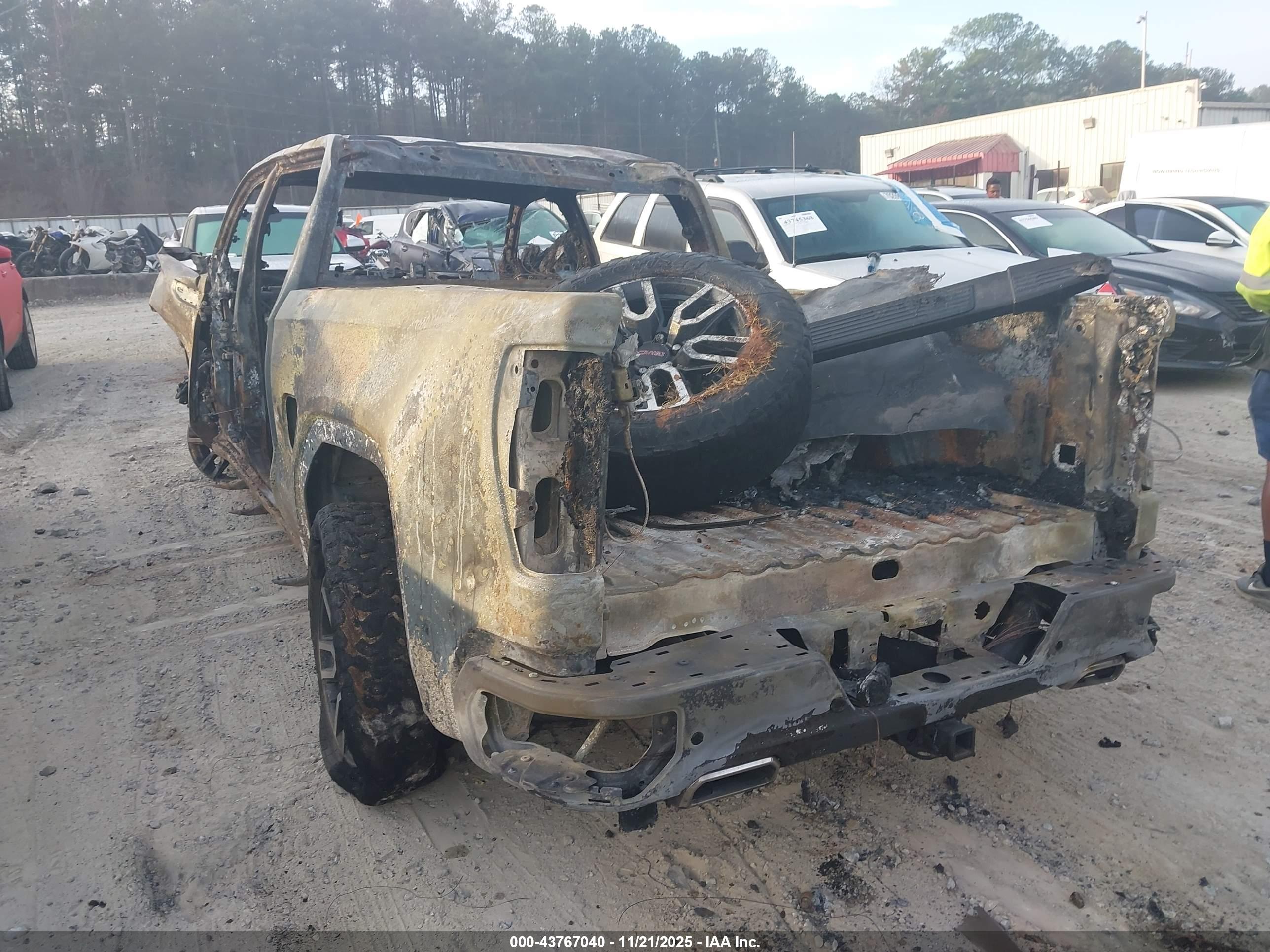 GMC SIERRA image 3
