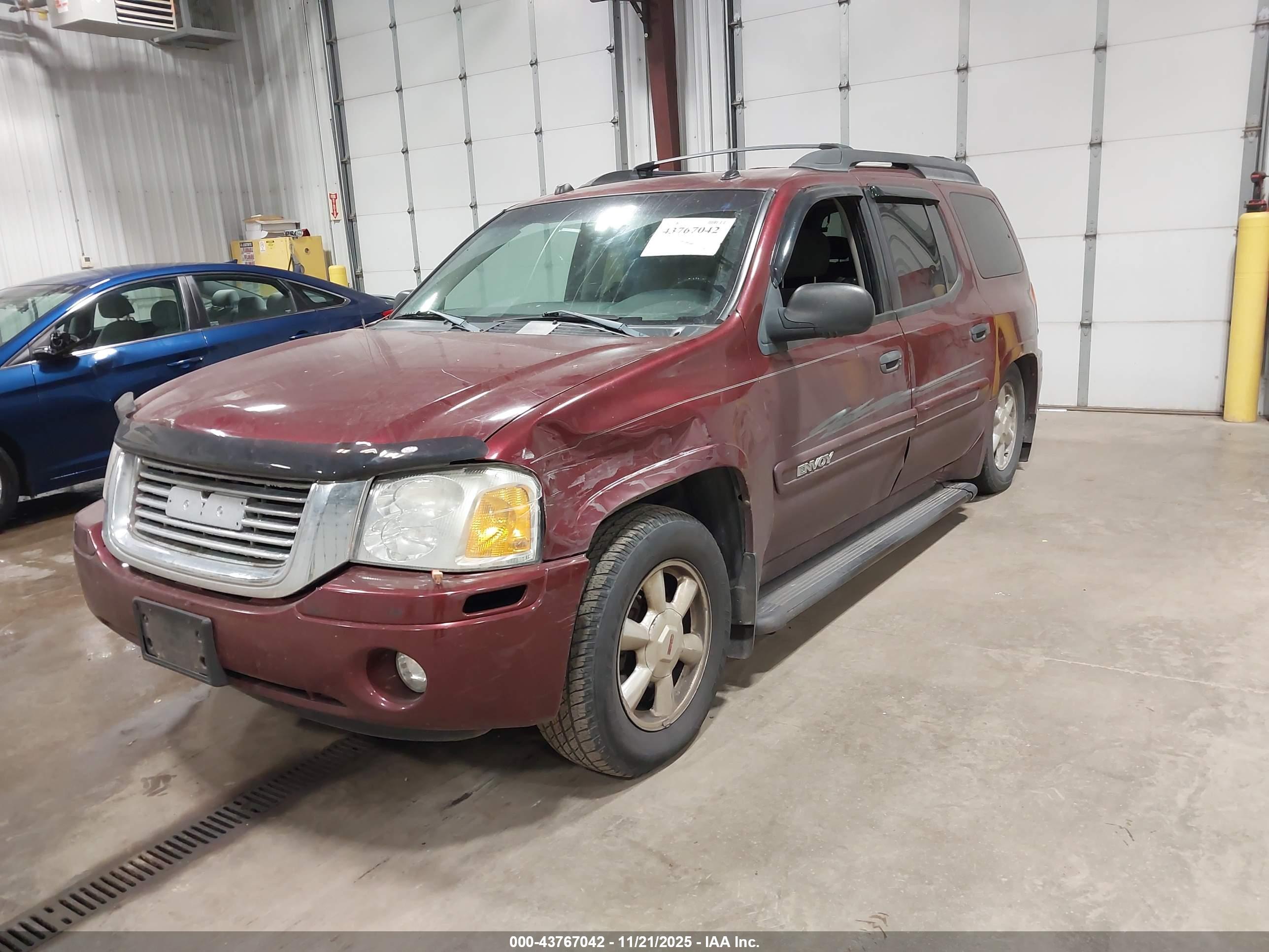 GMC ENVOY image 2