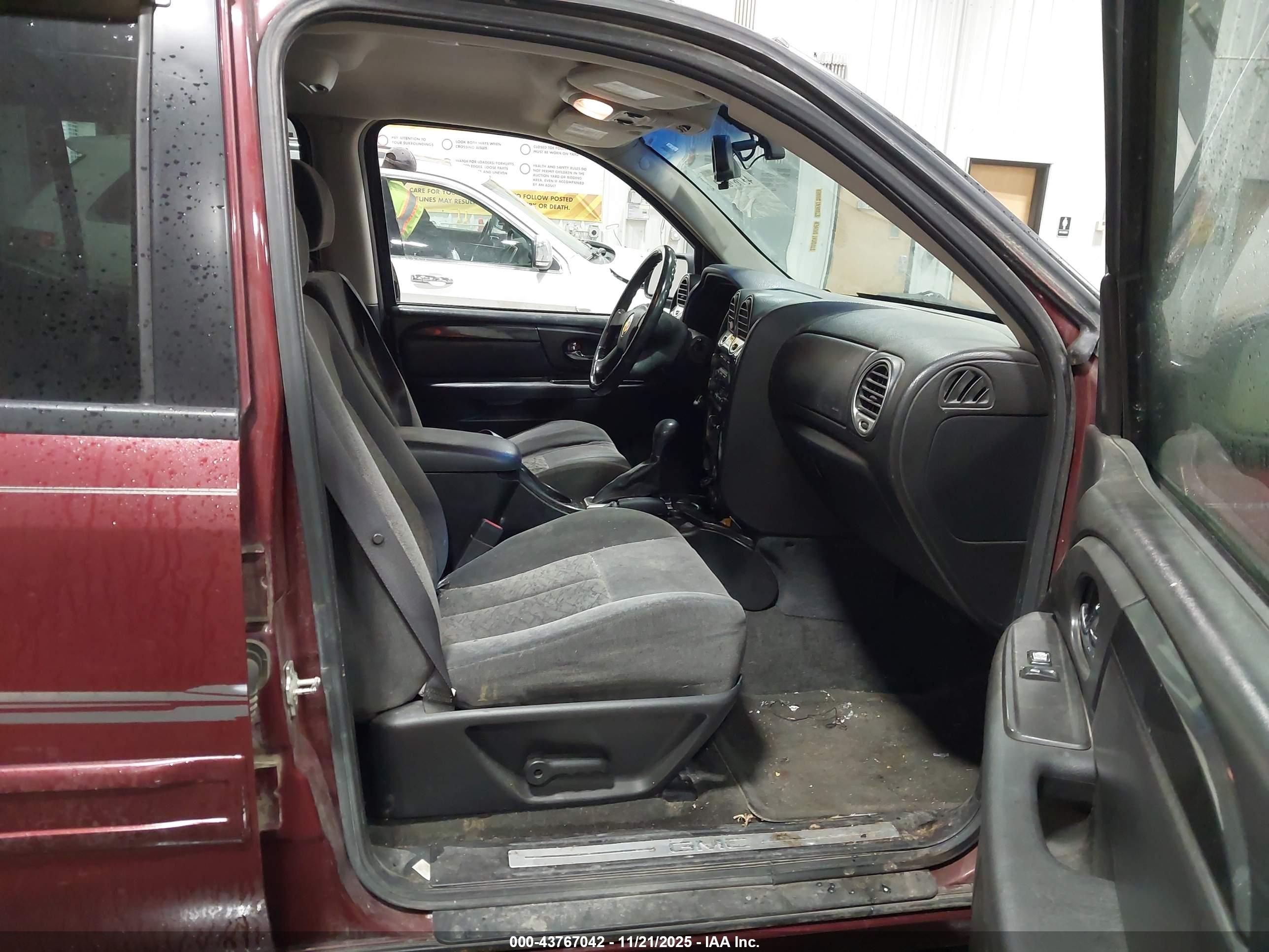 GMC ENVOY image 5