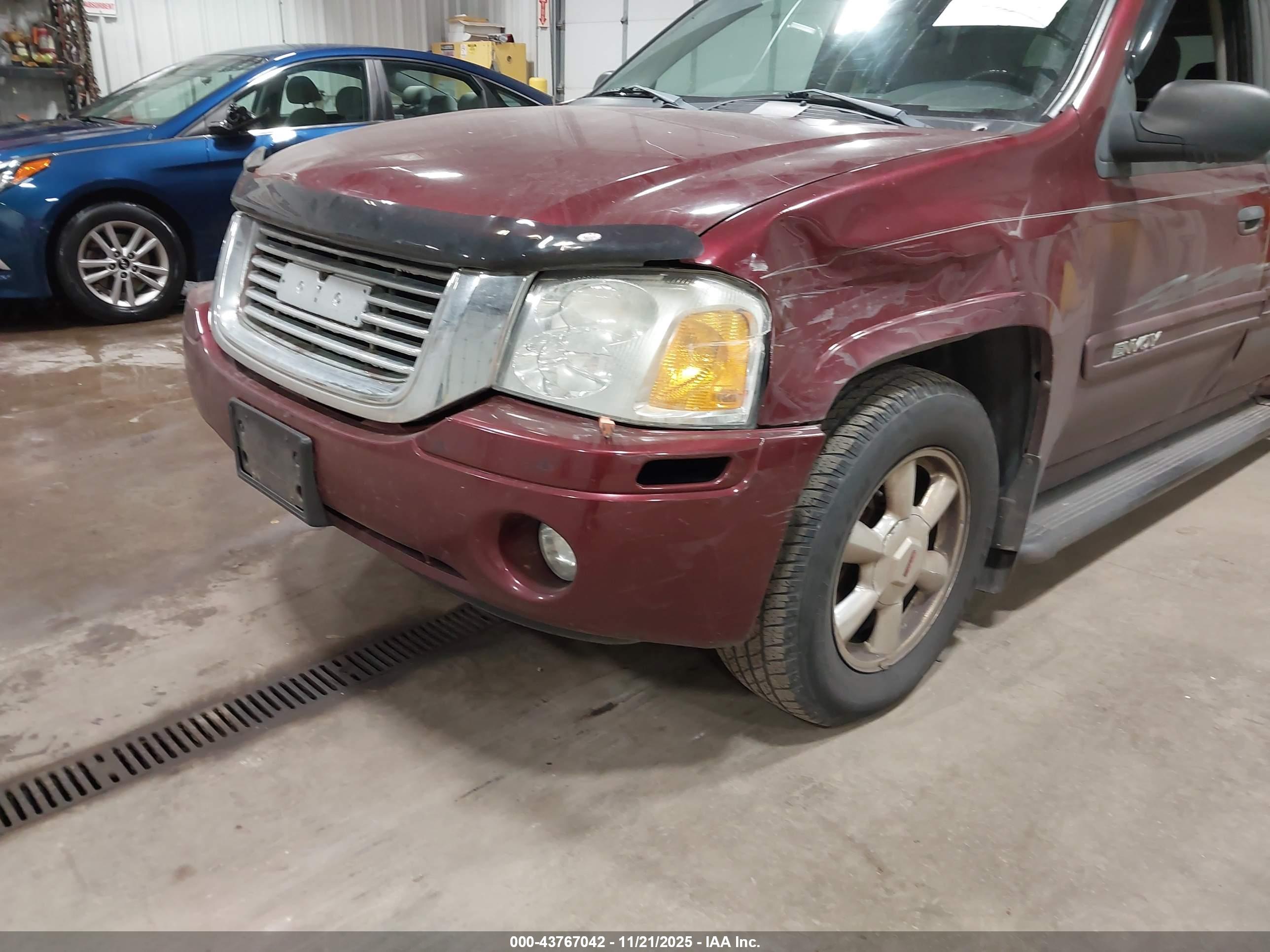 GMC ENVOY image 6