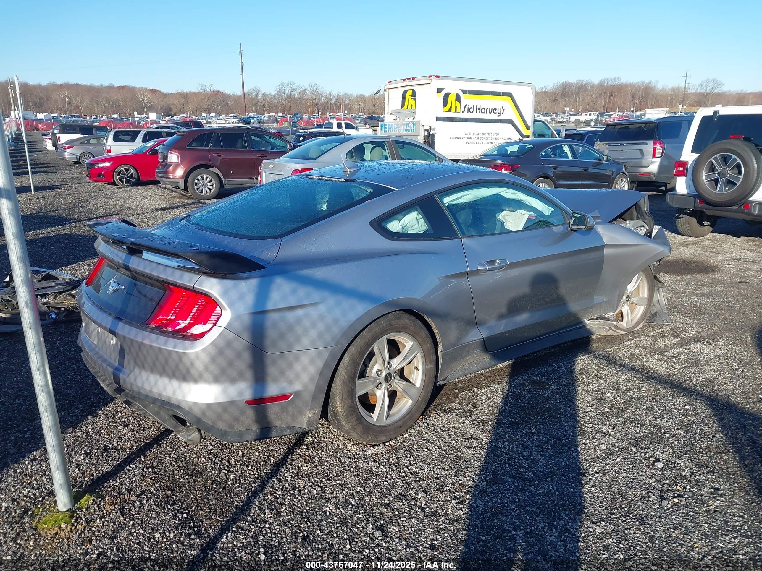 FORD MUSTANG image 4