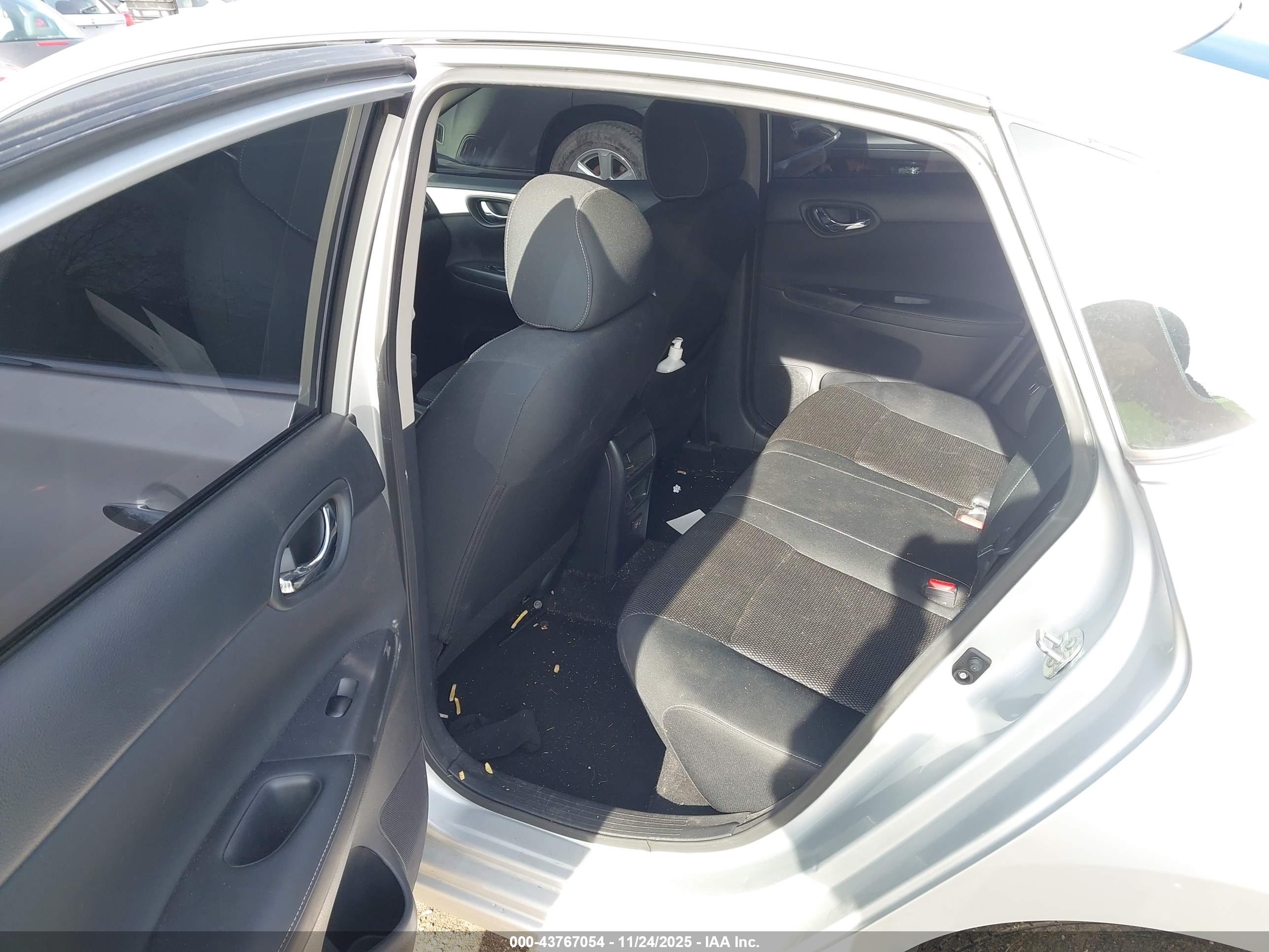 NISSAN SENTRA image 8