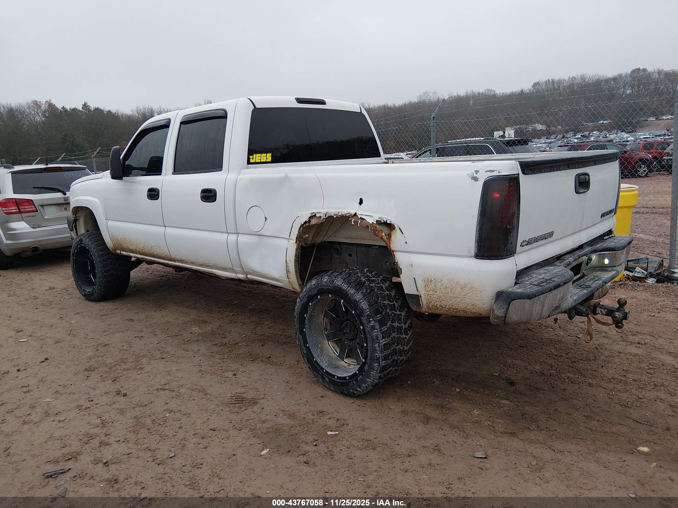 CHEVROLET SILVERADO image 3