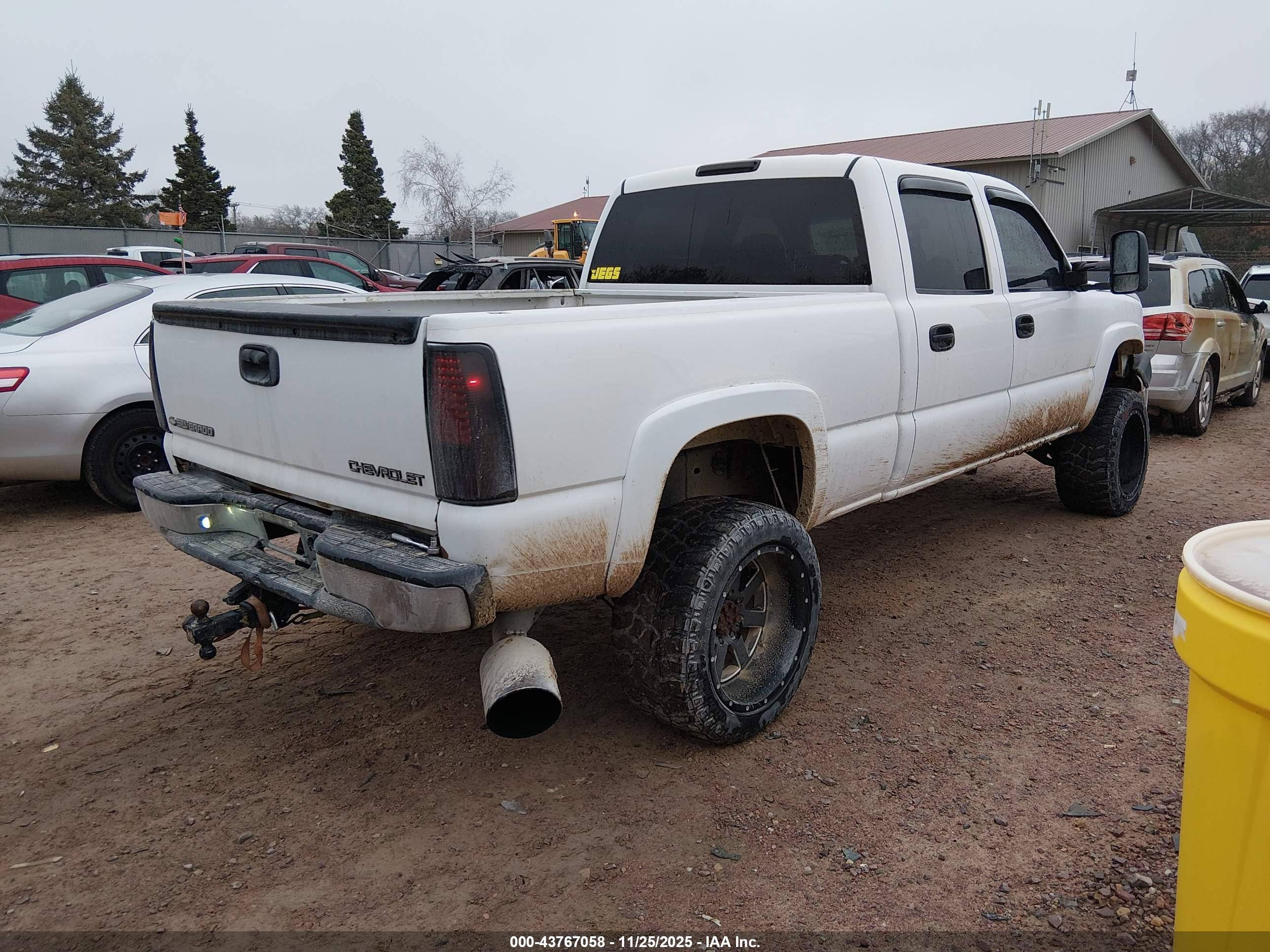 CHEVROLET SILVERADO image 4