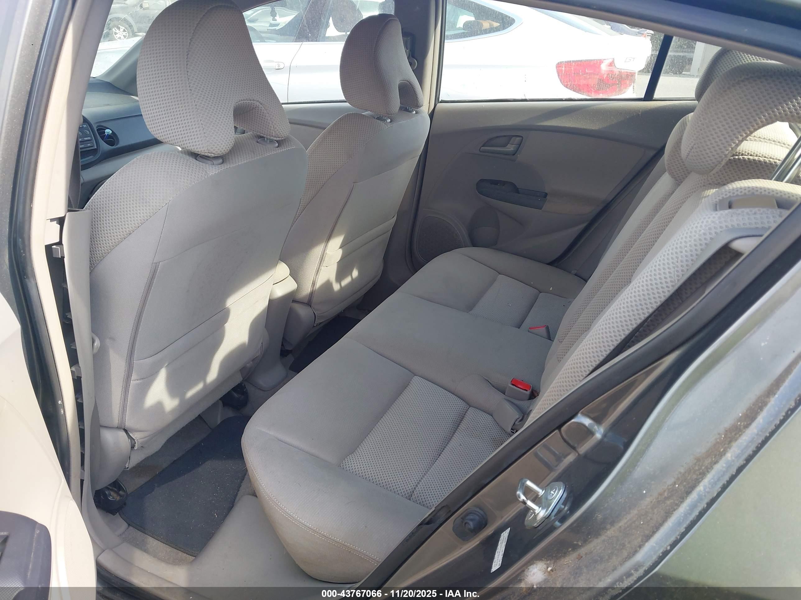 HONDA INSIGHT image 8