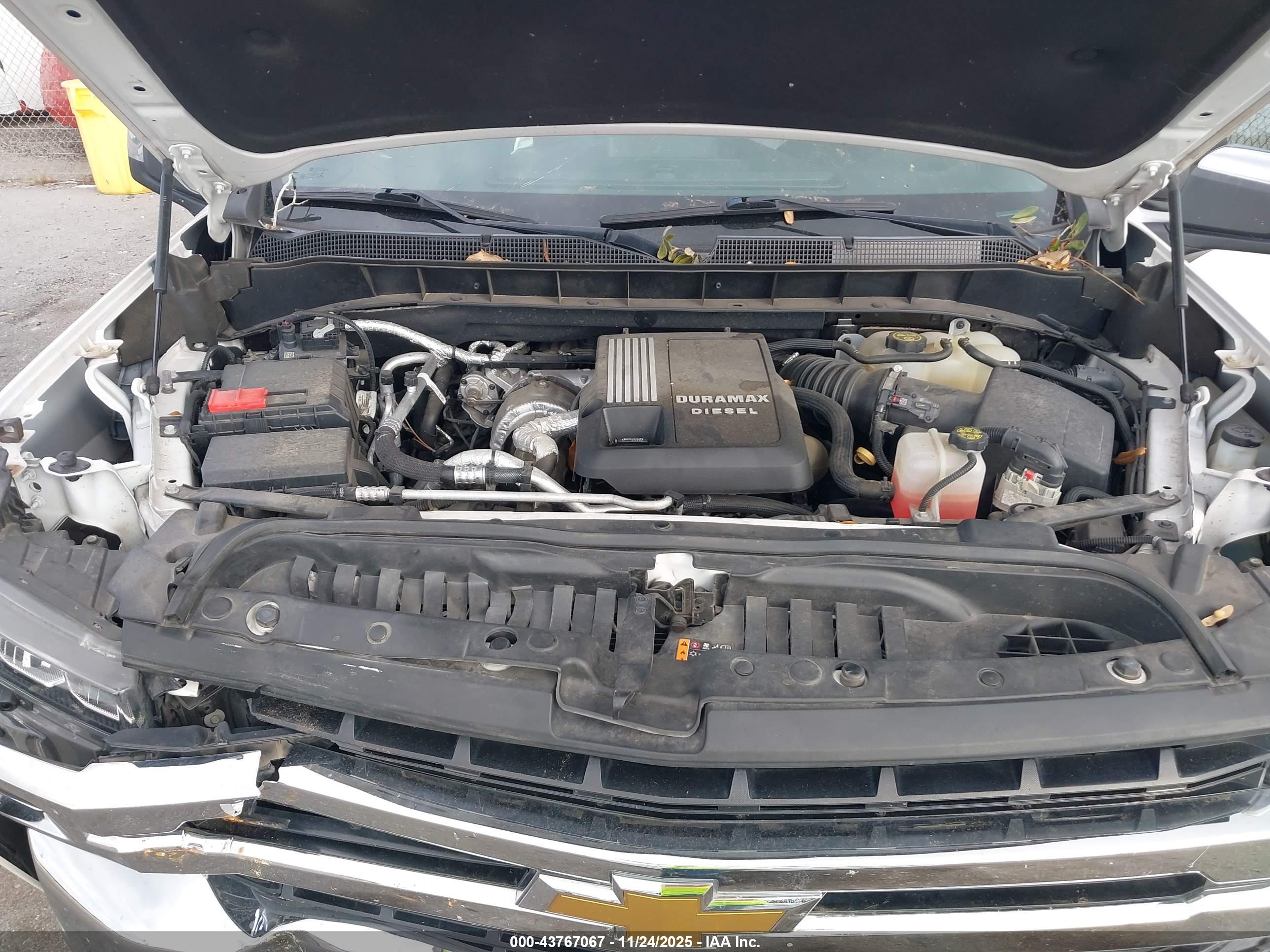 CHEVROLET SILVERADO image 10