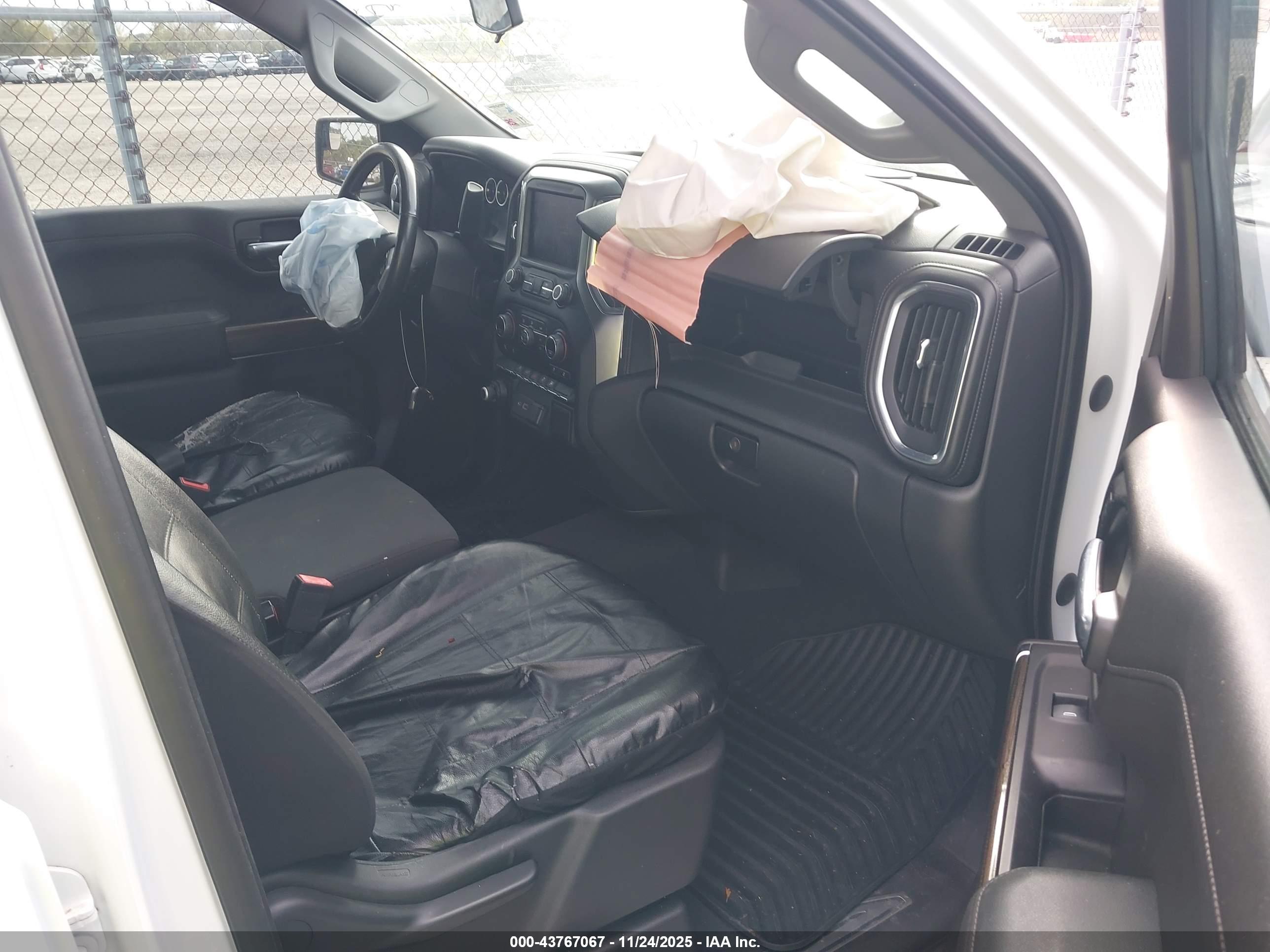 CHEVROLET SILVERADO image 5
