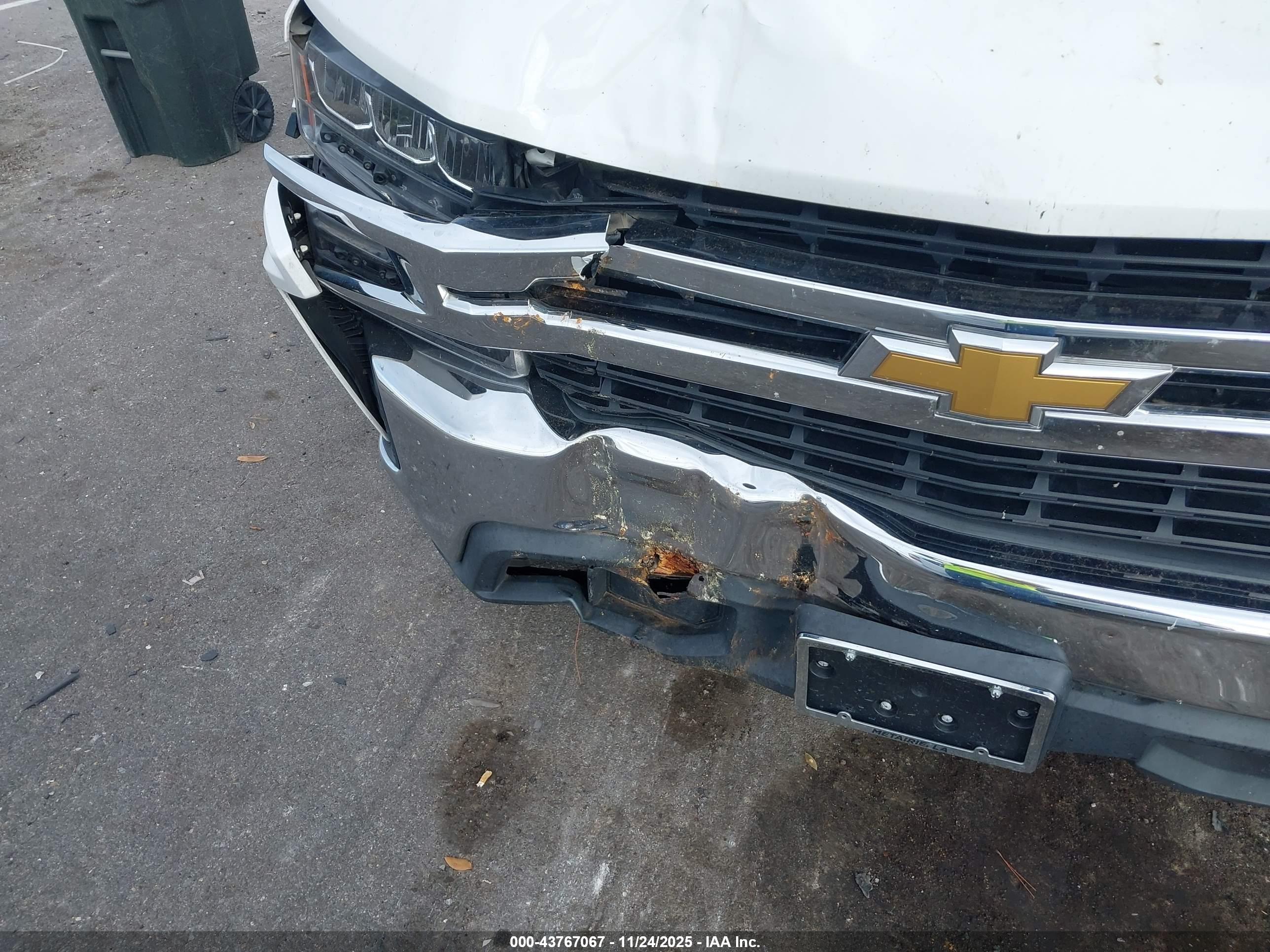 CHEVROLET SILVERADO image 6