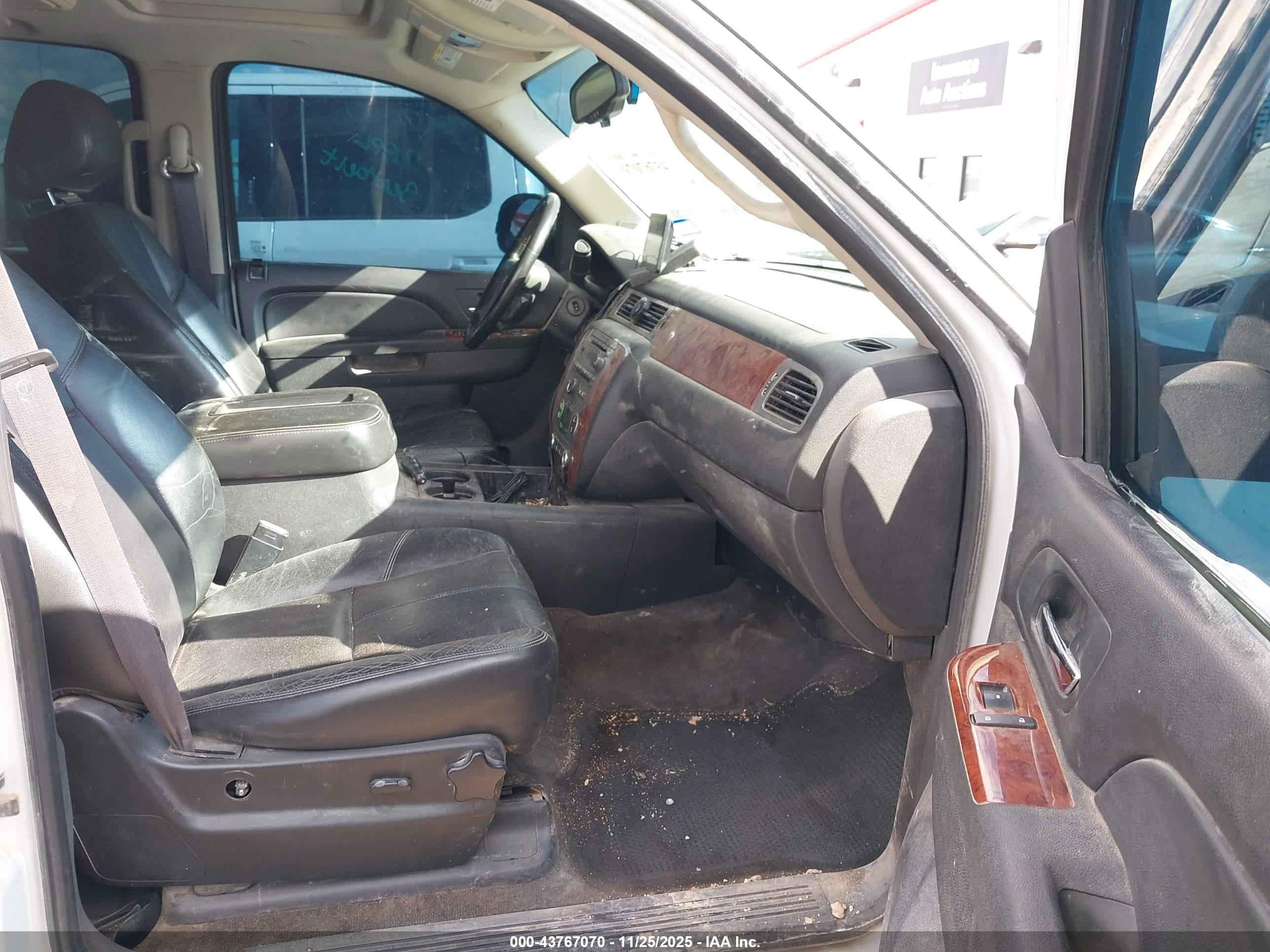 CHEVROLET TAHOE image 5