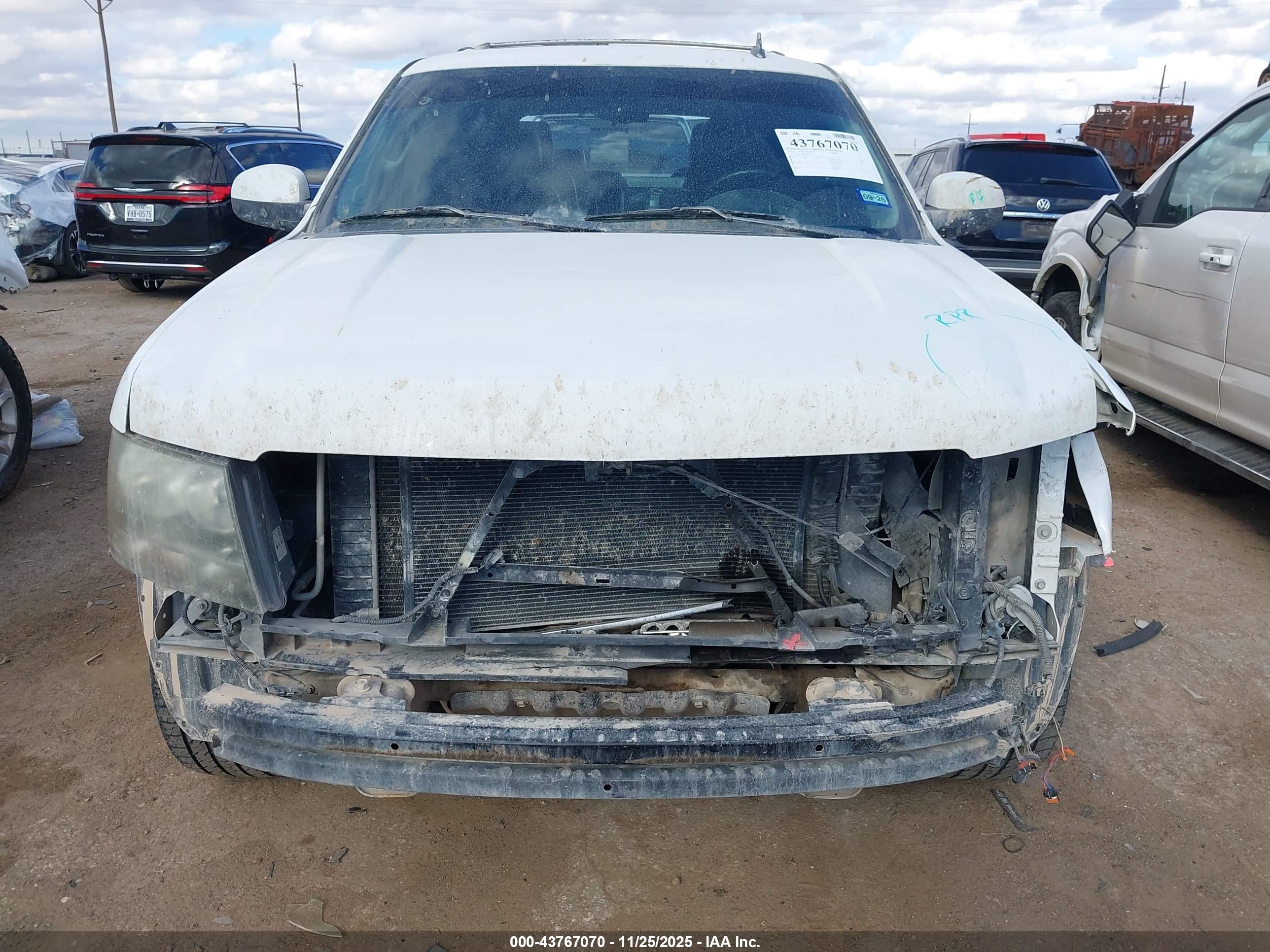 CHEVROLET TAHOE image 6