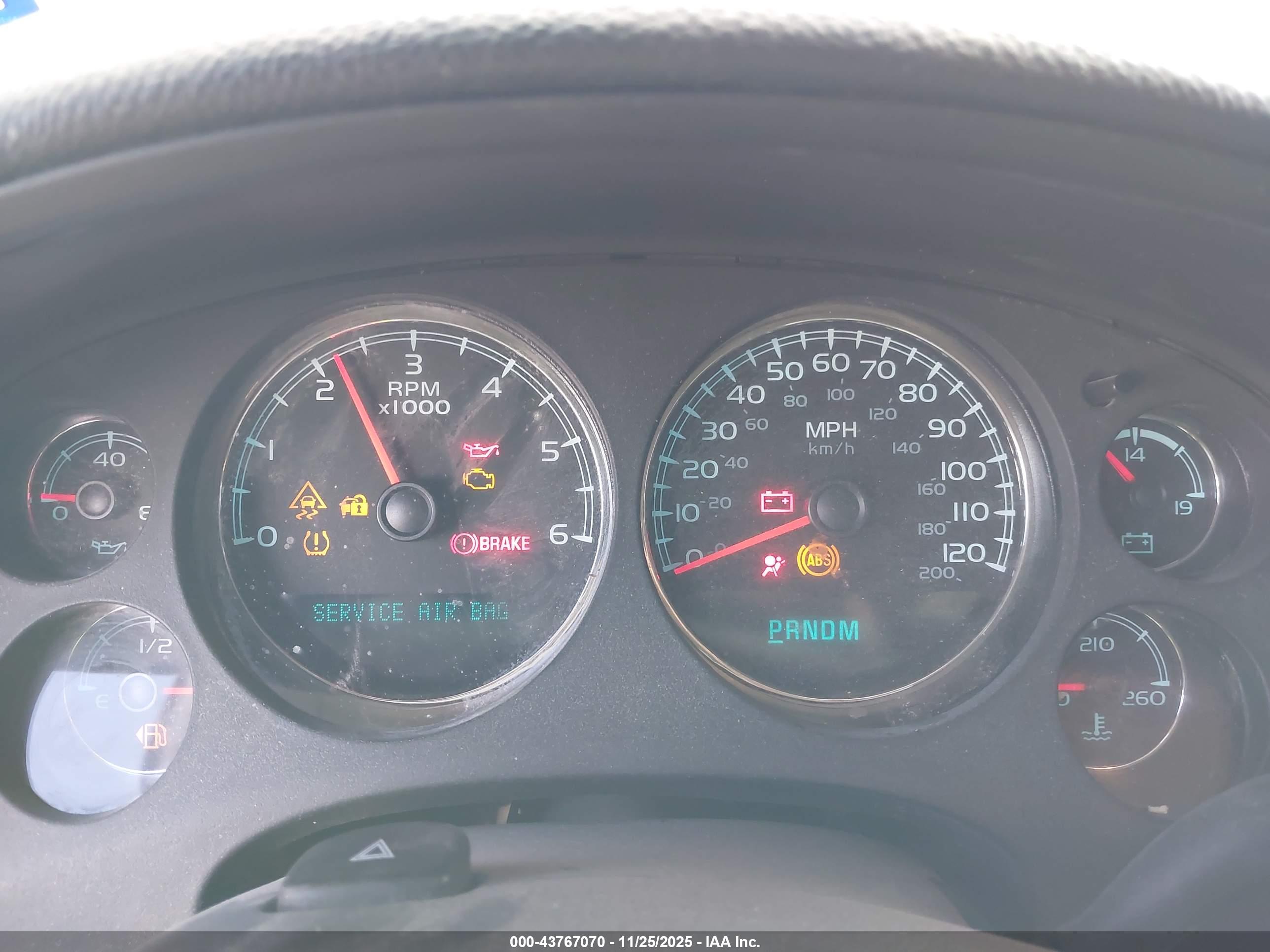 CHEVROLET TAHOE image 7