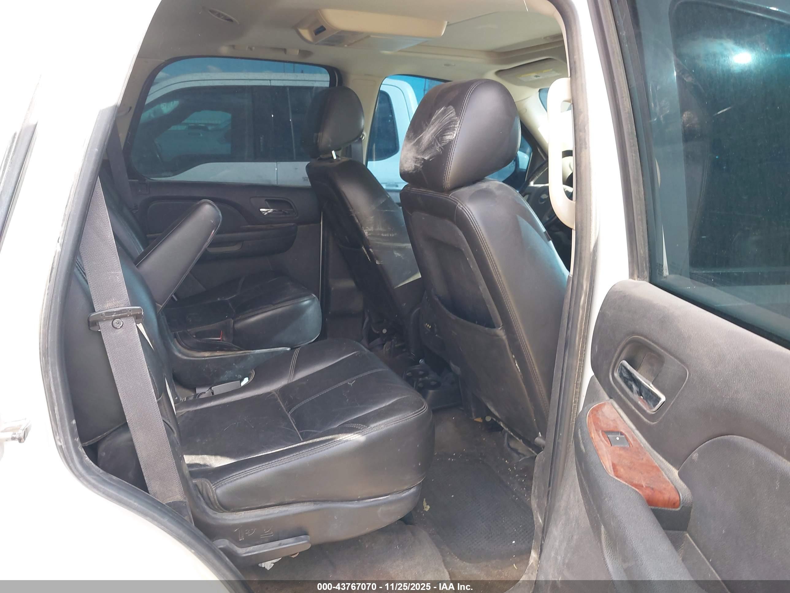 CHEVROLET TAHOE image 8