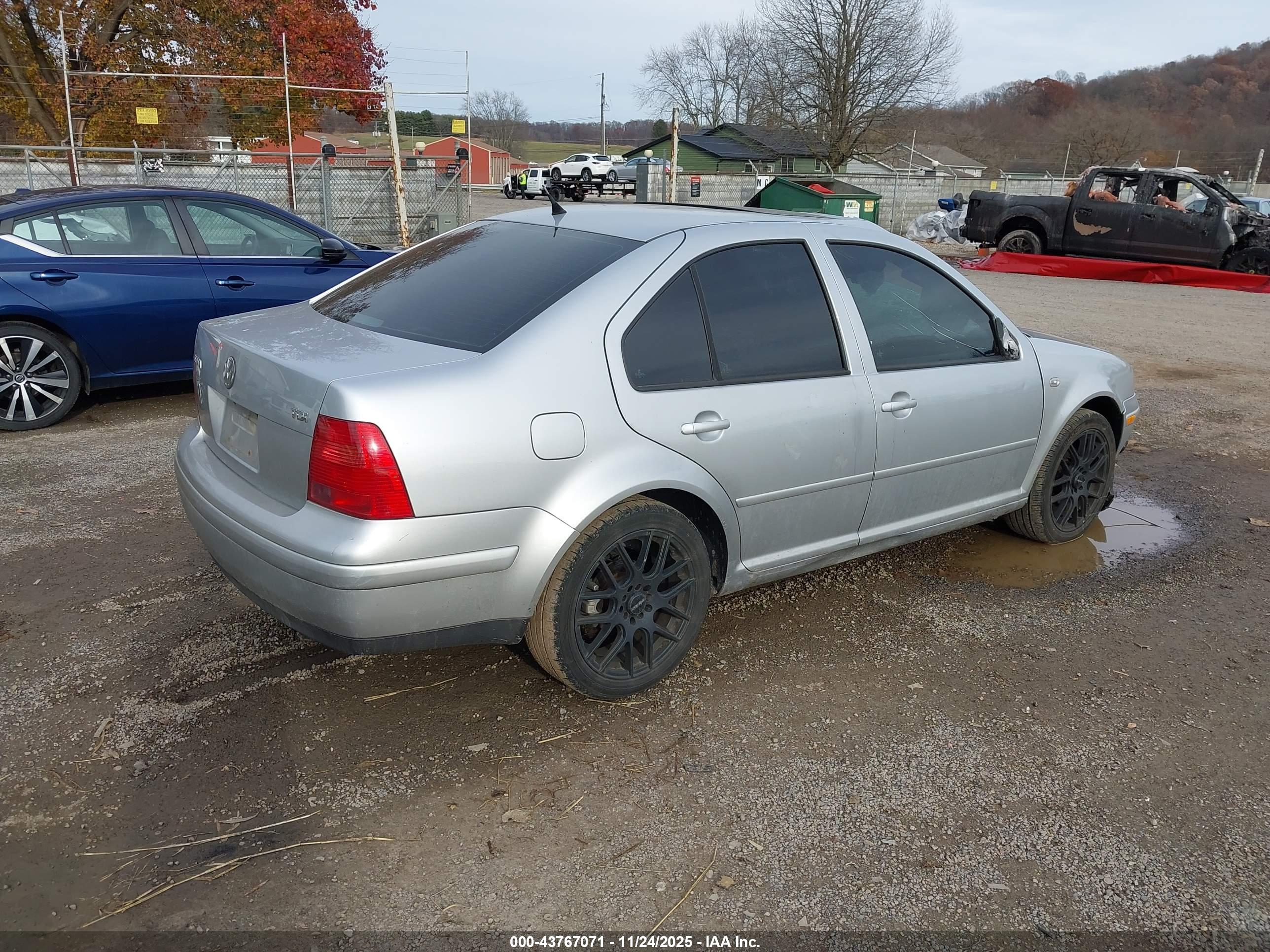 VOLKSWAGEN JETTA image 4