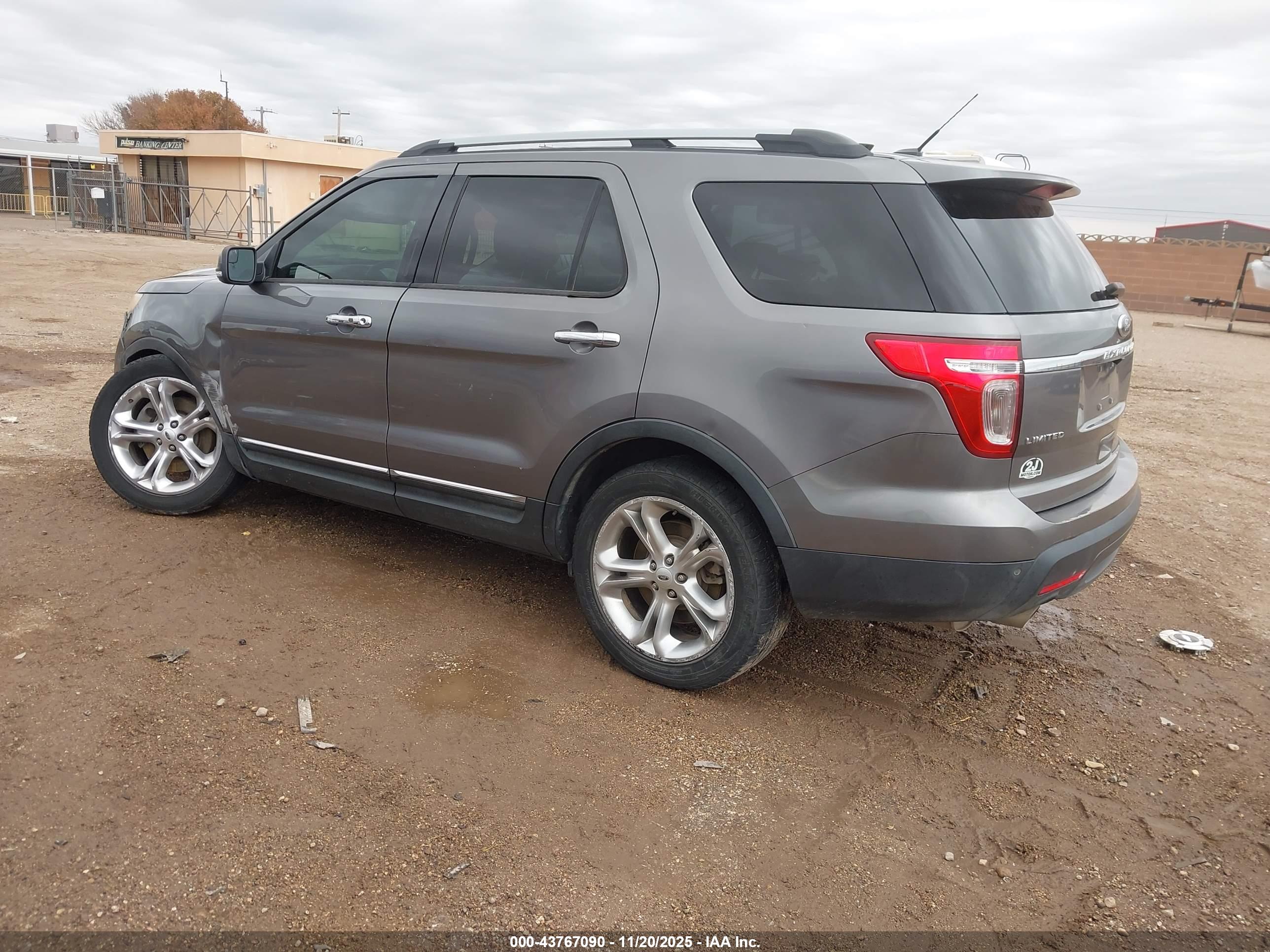 FORD EXPLORER image 3