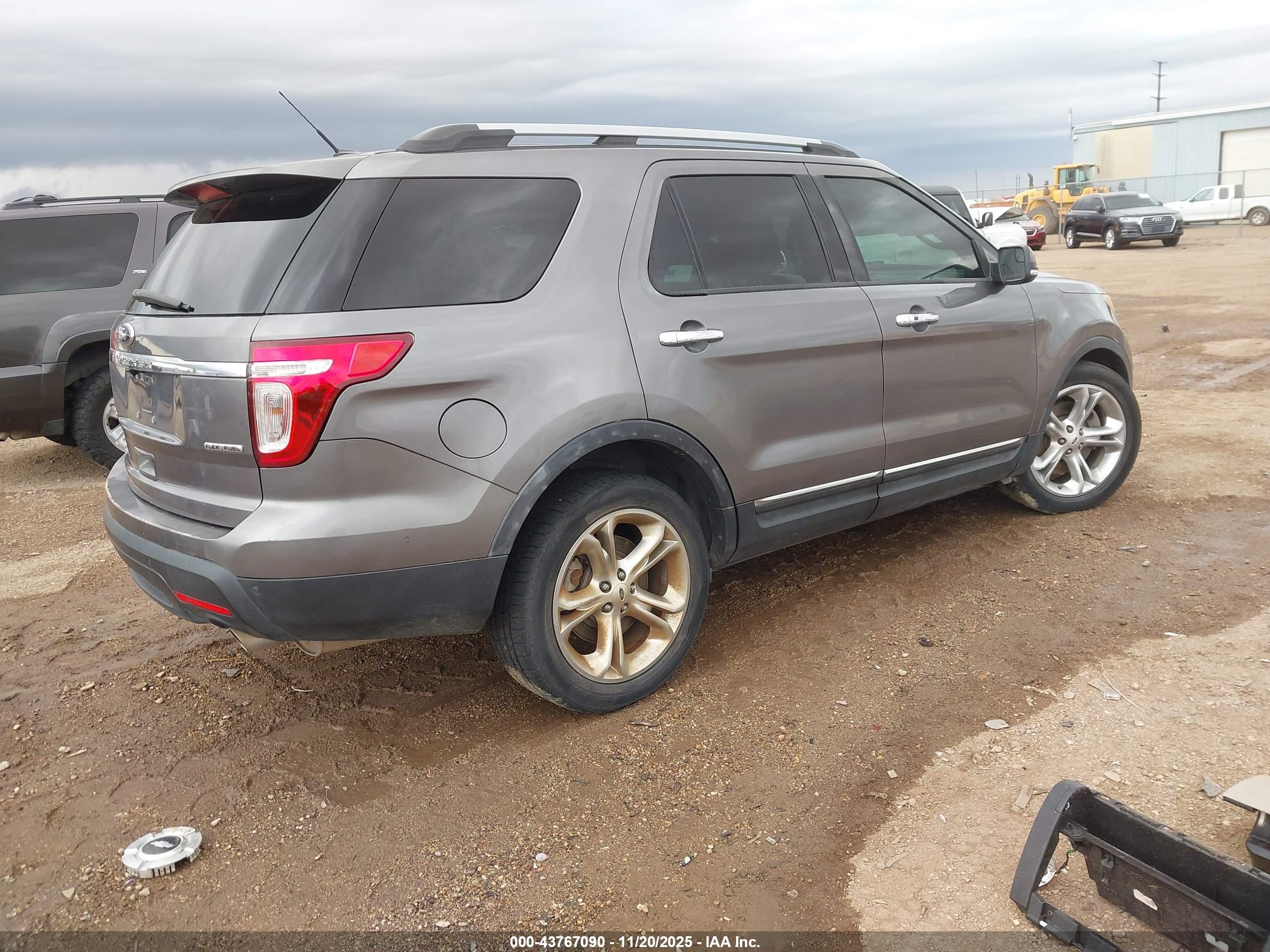 FORD EXPLORER image 4