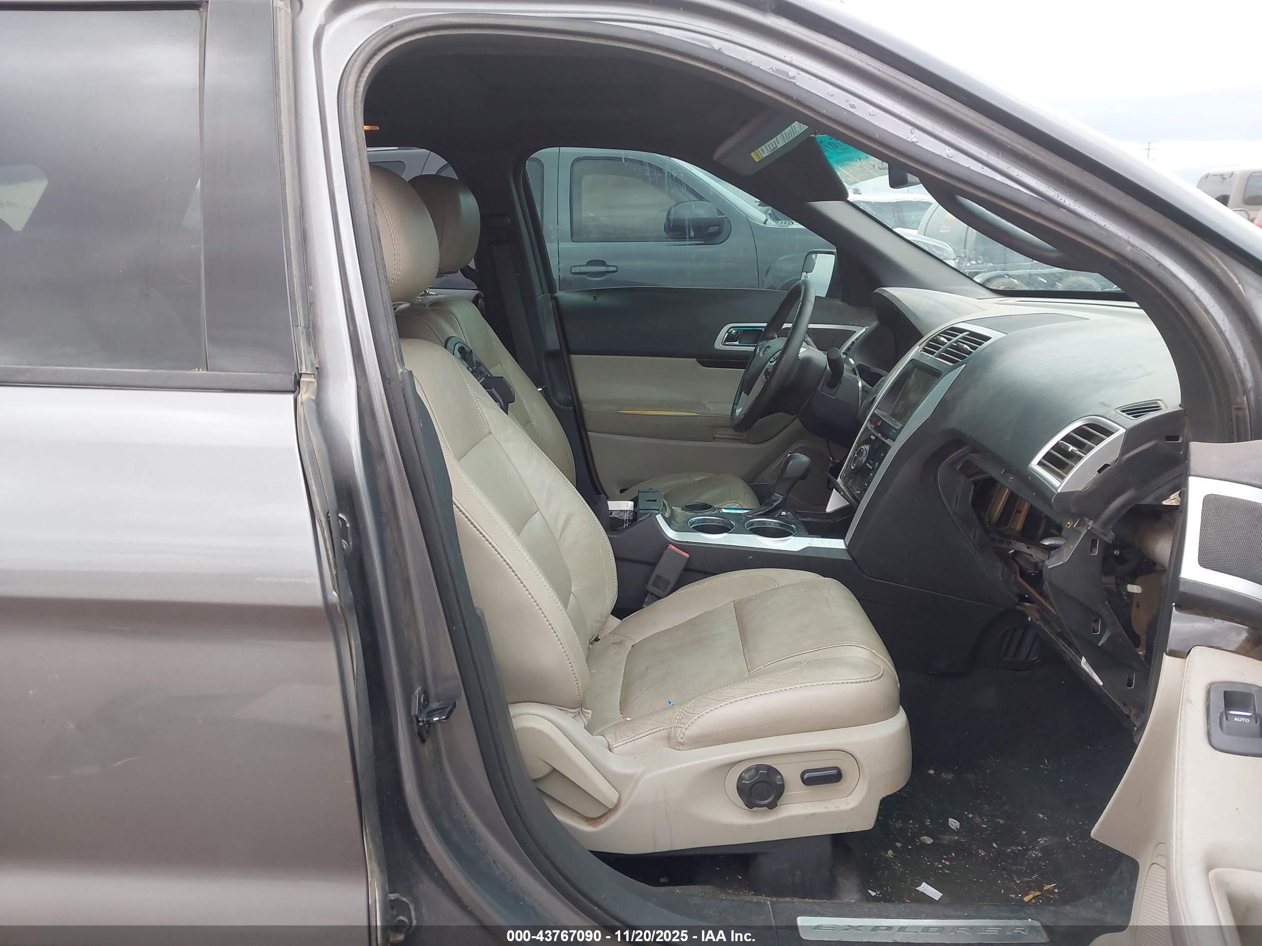 FORD EXPLORER image 5
