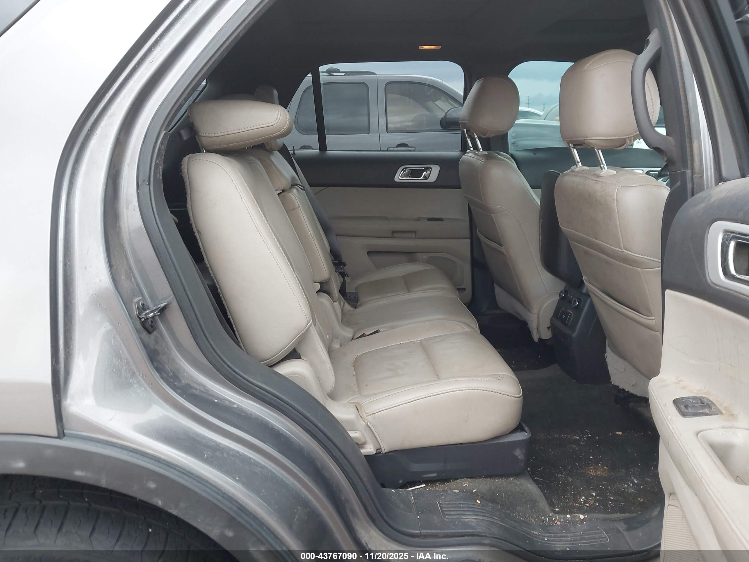 FORD EXPLORER image 8