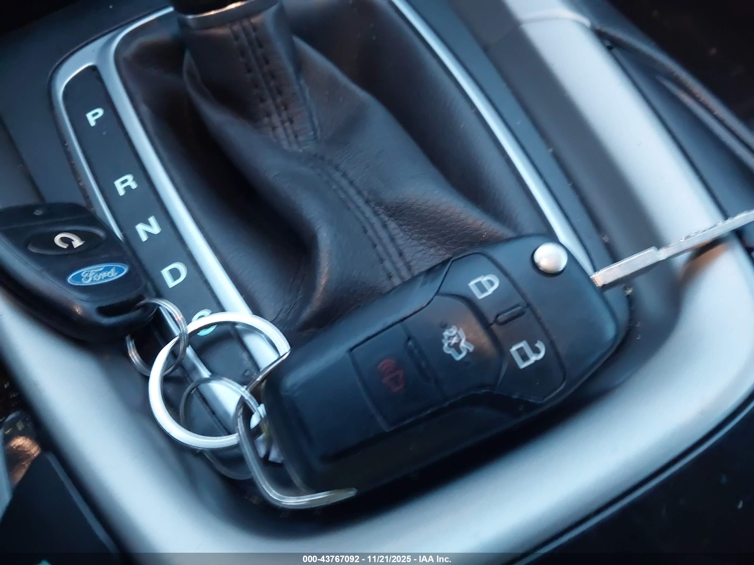 FORD FUSION image 11