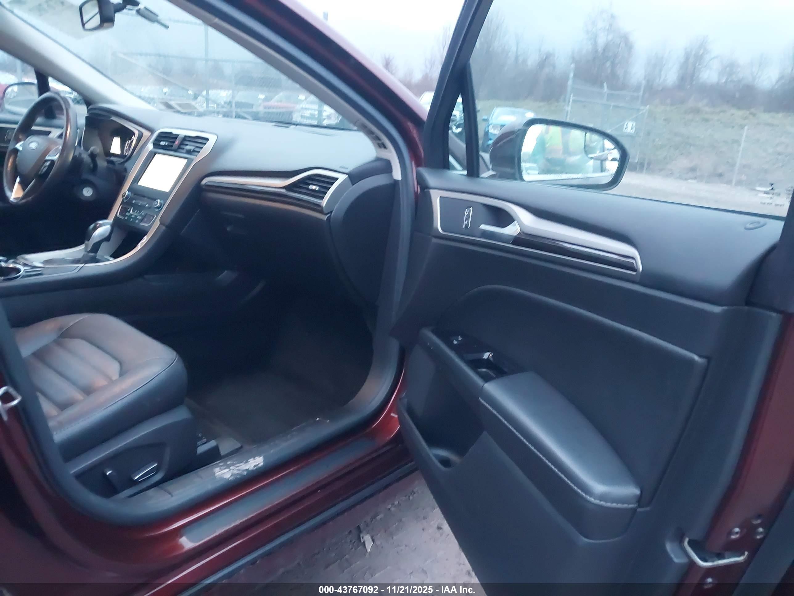 FORD FUSION image 5