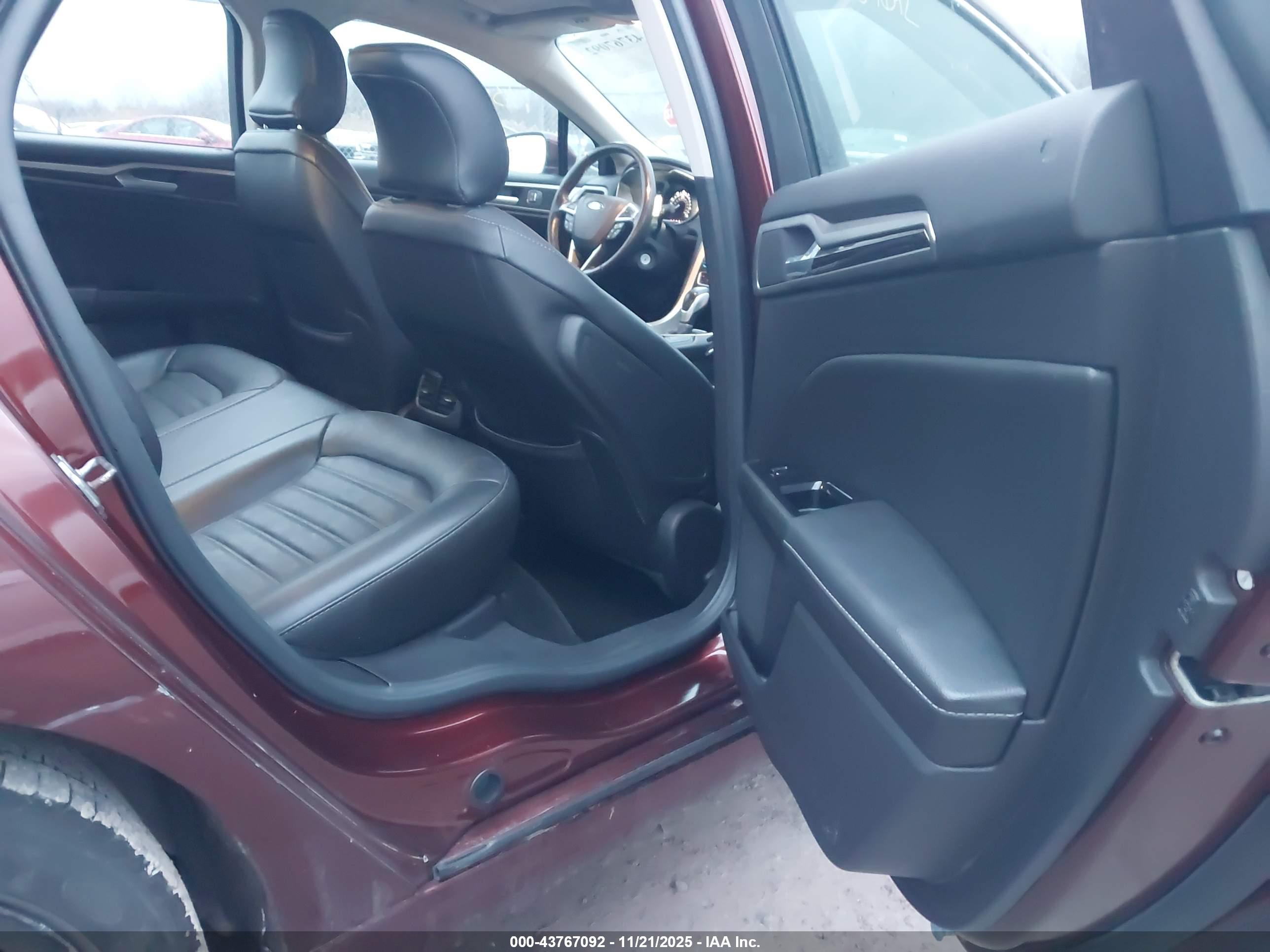 FORD FUSION image 8