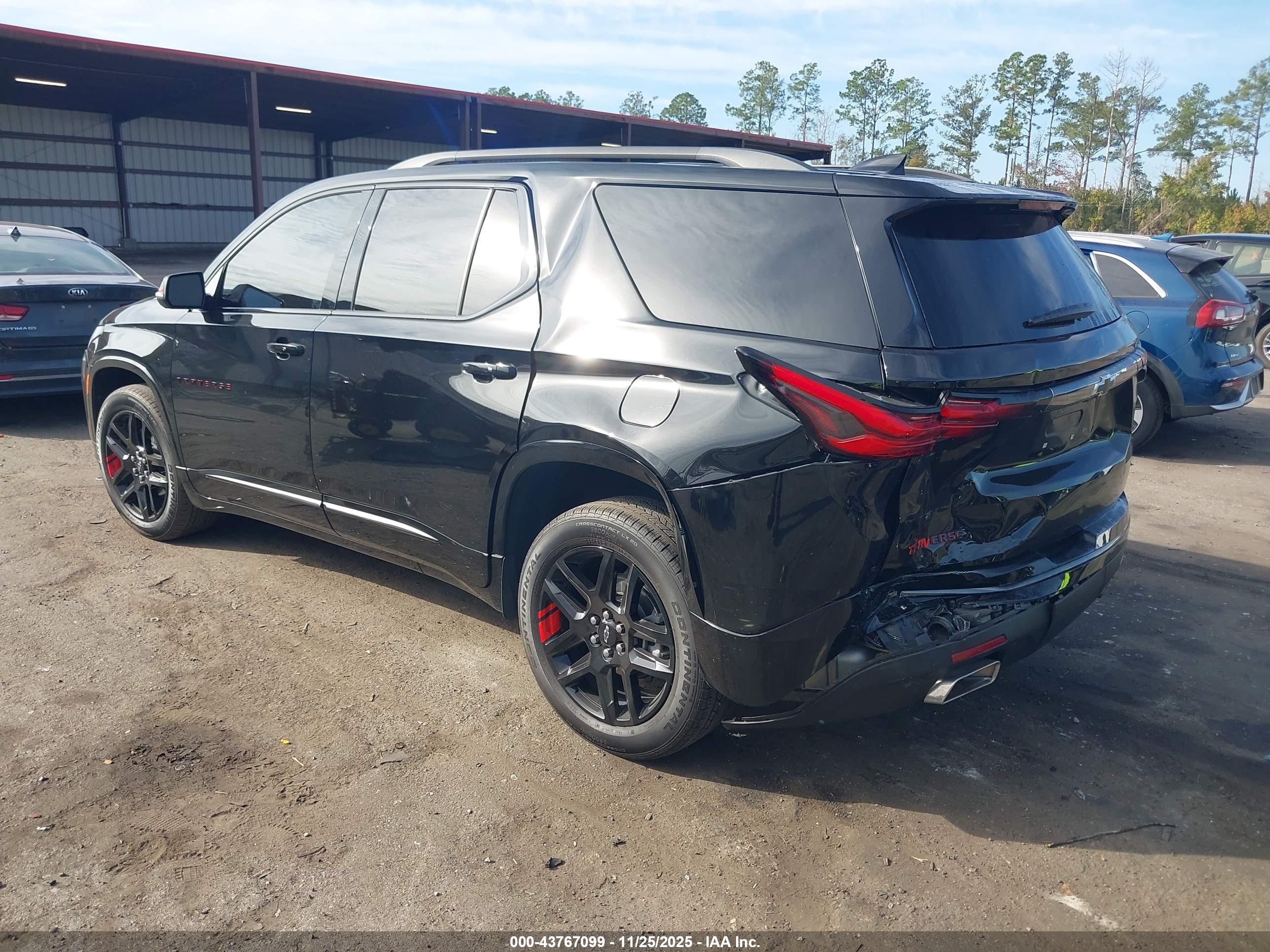 CHEVROLET TRAVERSE image 3