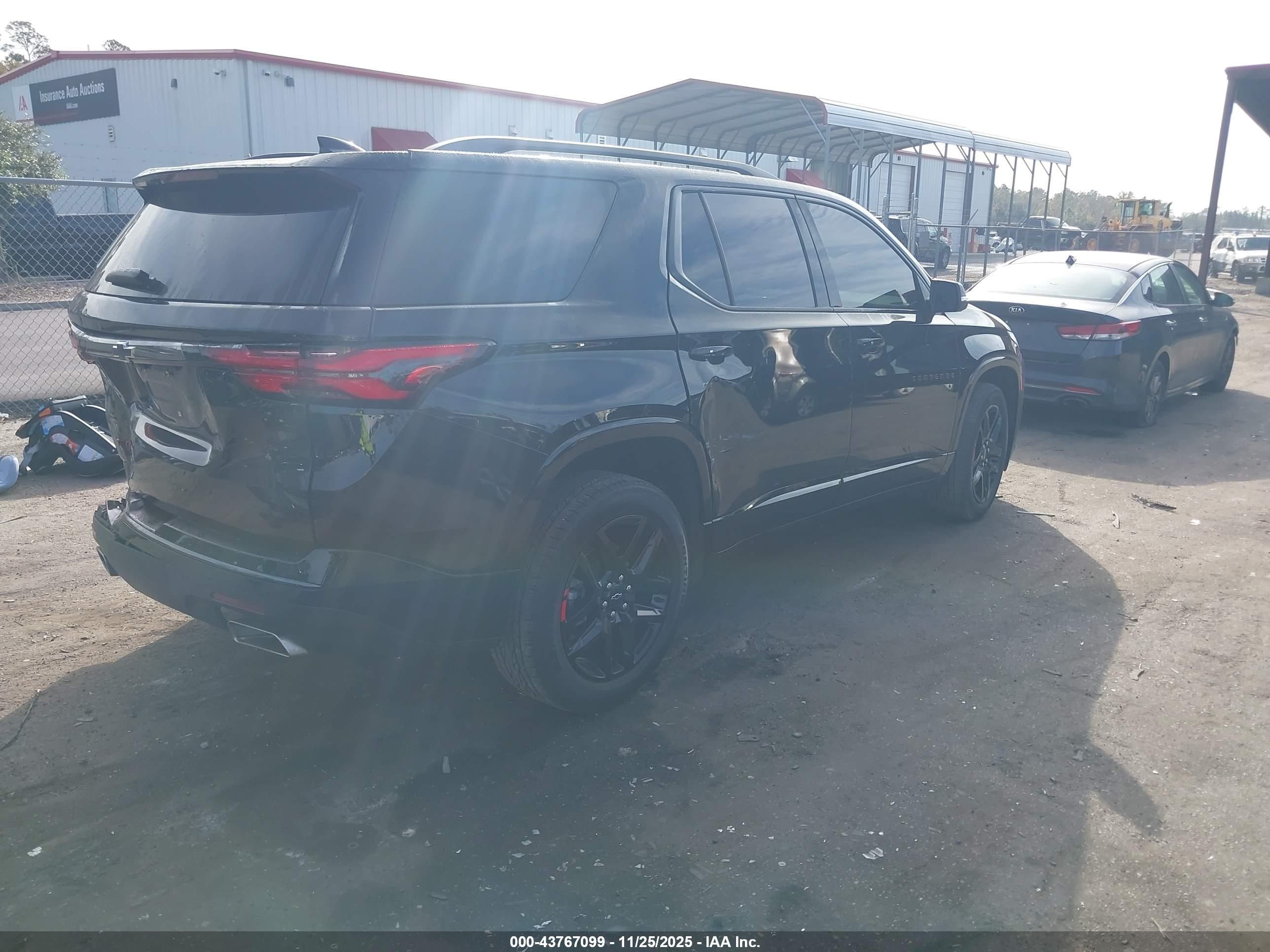 CHEVROLET TRAVERSE image 4