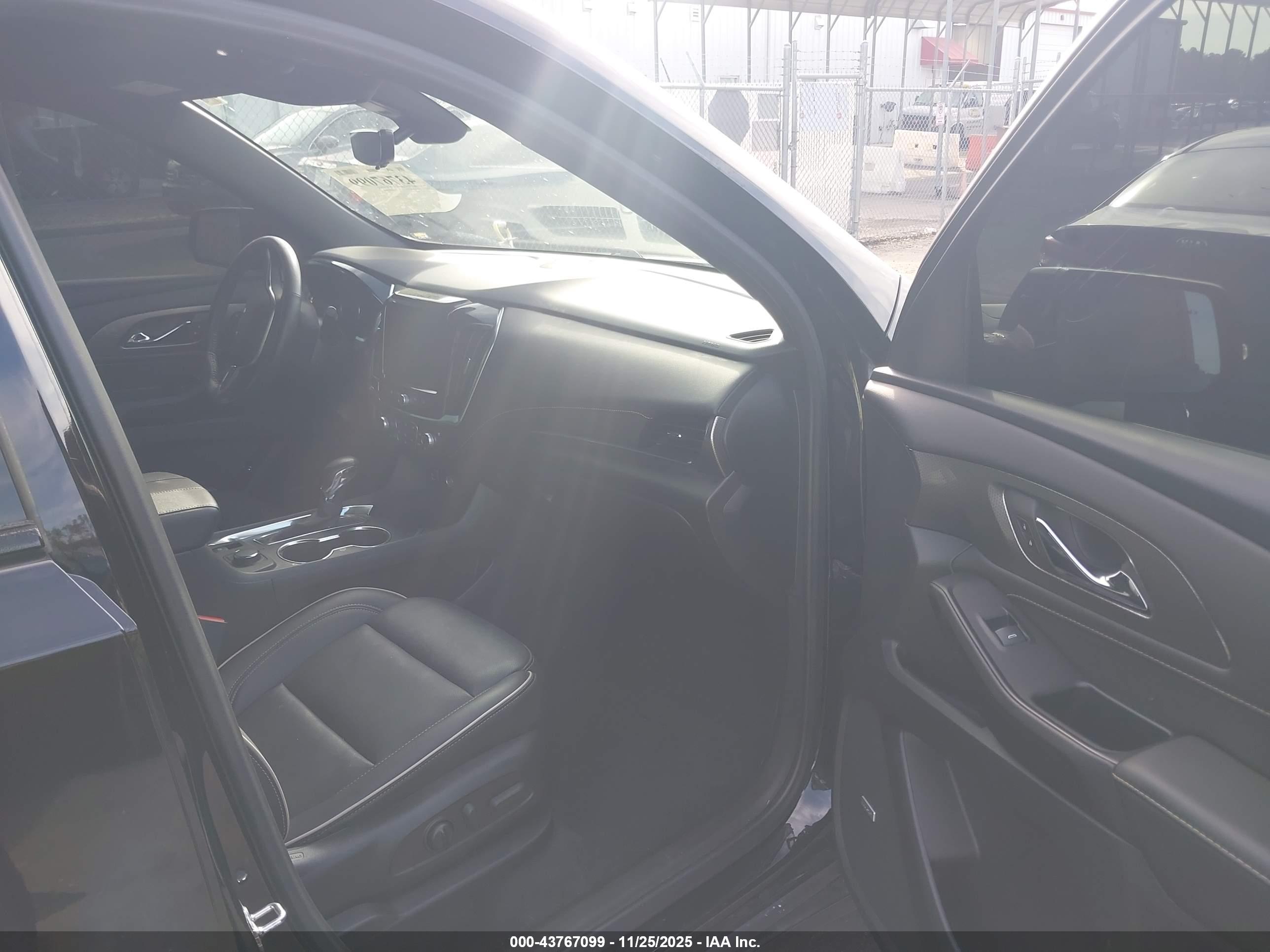 CHEVROLET TRAVERSE image 5