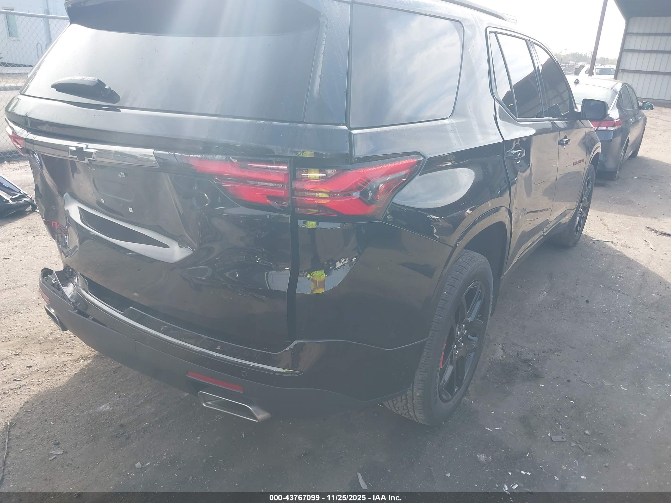 CHEVROLET TRAVERSE image 6