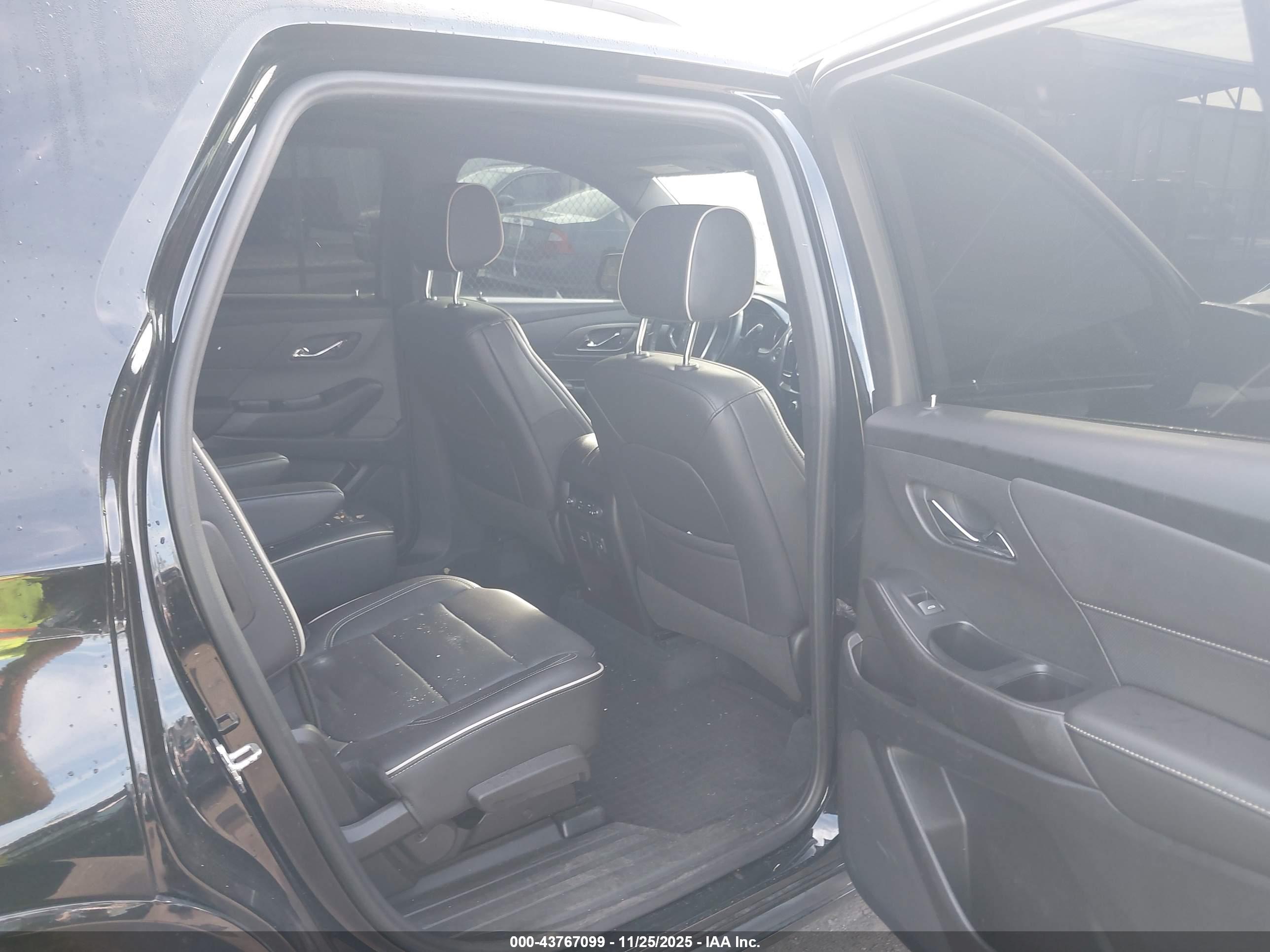 CHEVROLET TRAVERSE image 8