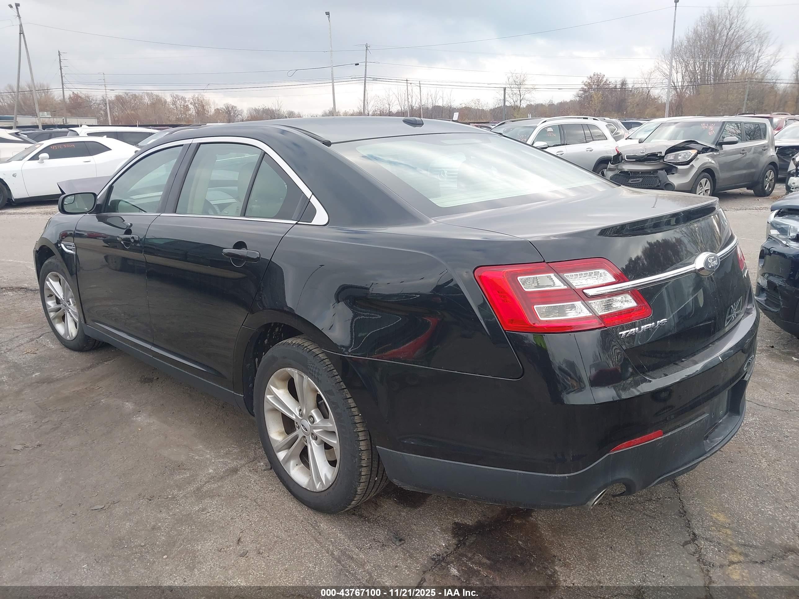 FORD TAURUS image 3