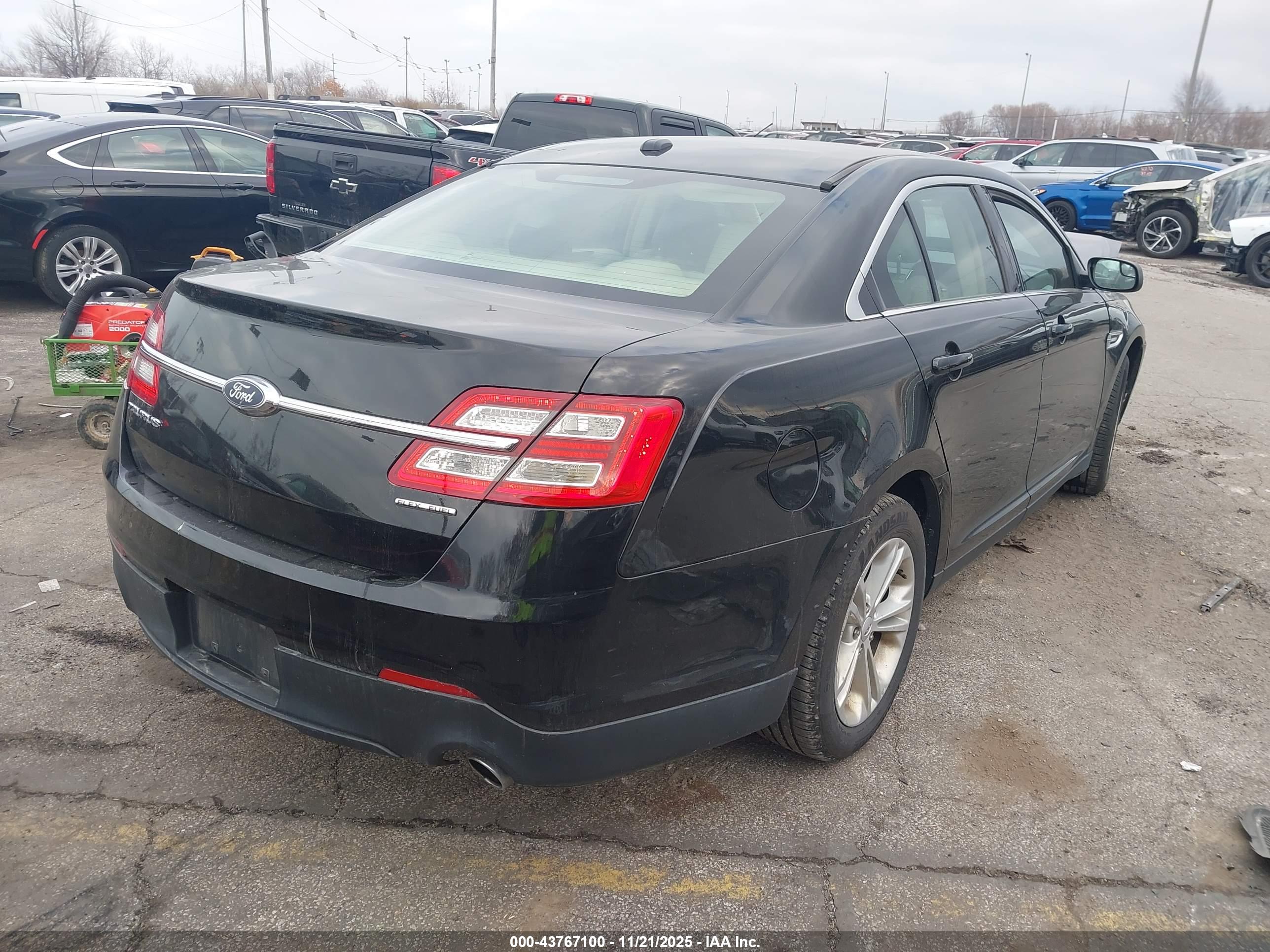 FORD TAURUS image 4