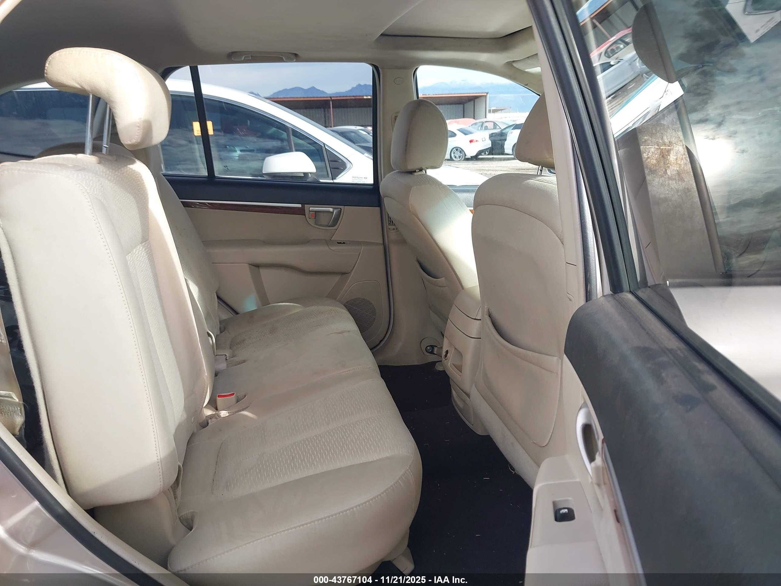HYUNDAI SANTA image 8
