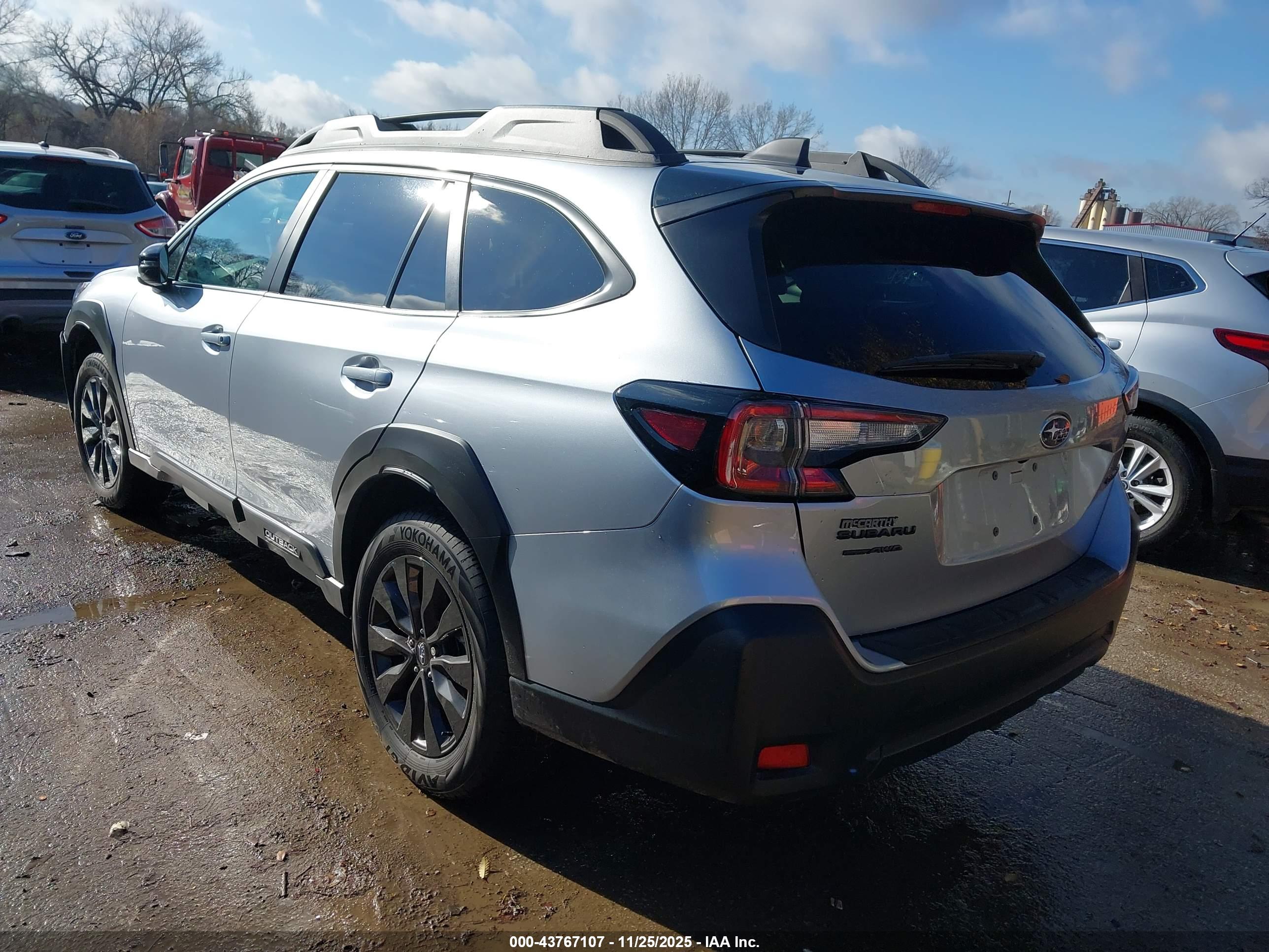 SUBARU OUTBACK image 3