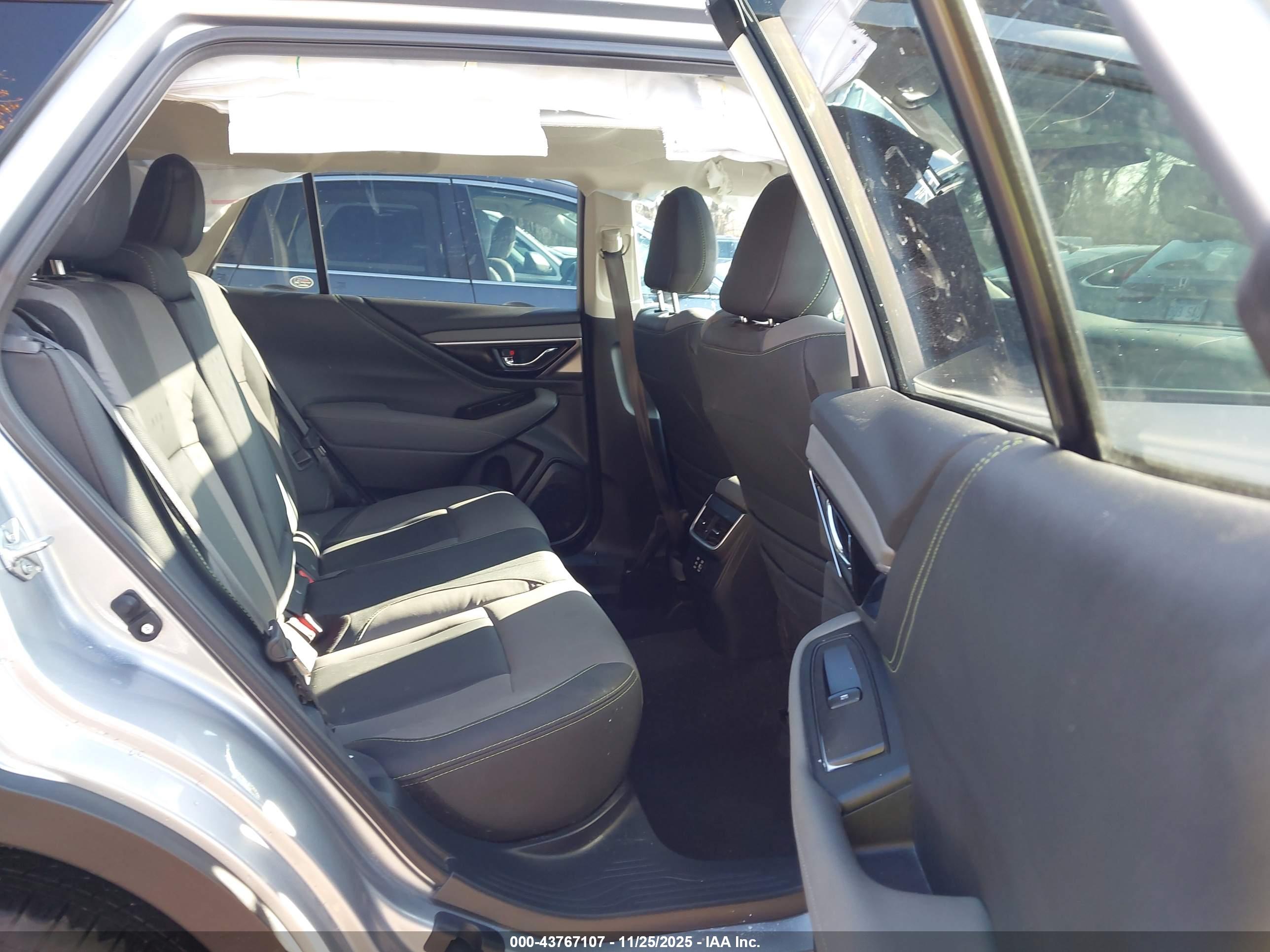 SUBARU OUTBACK image 8