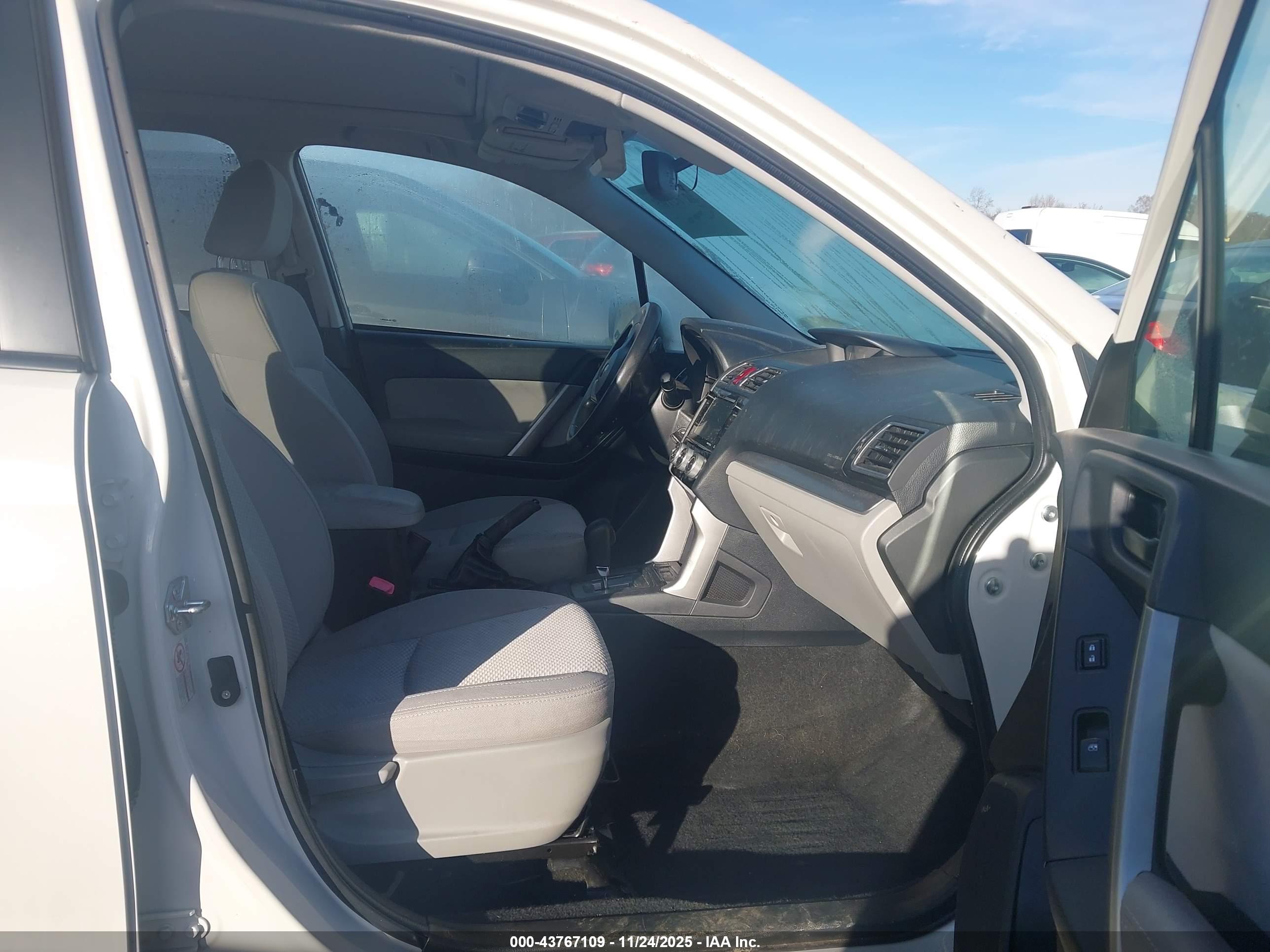 SUBARU FORESTER image 5