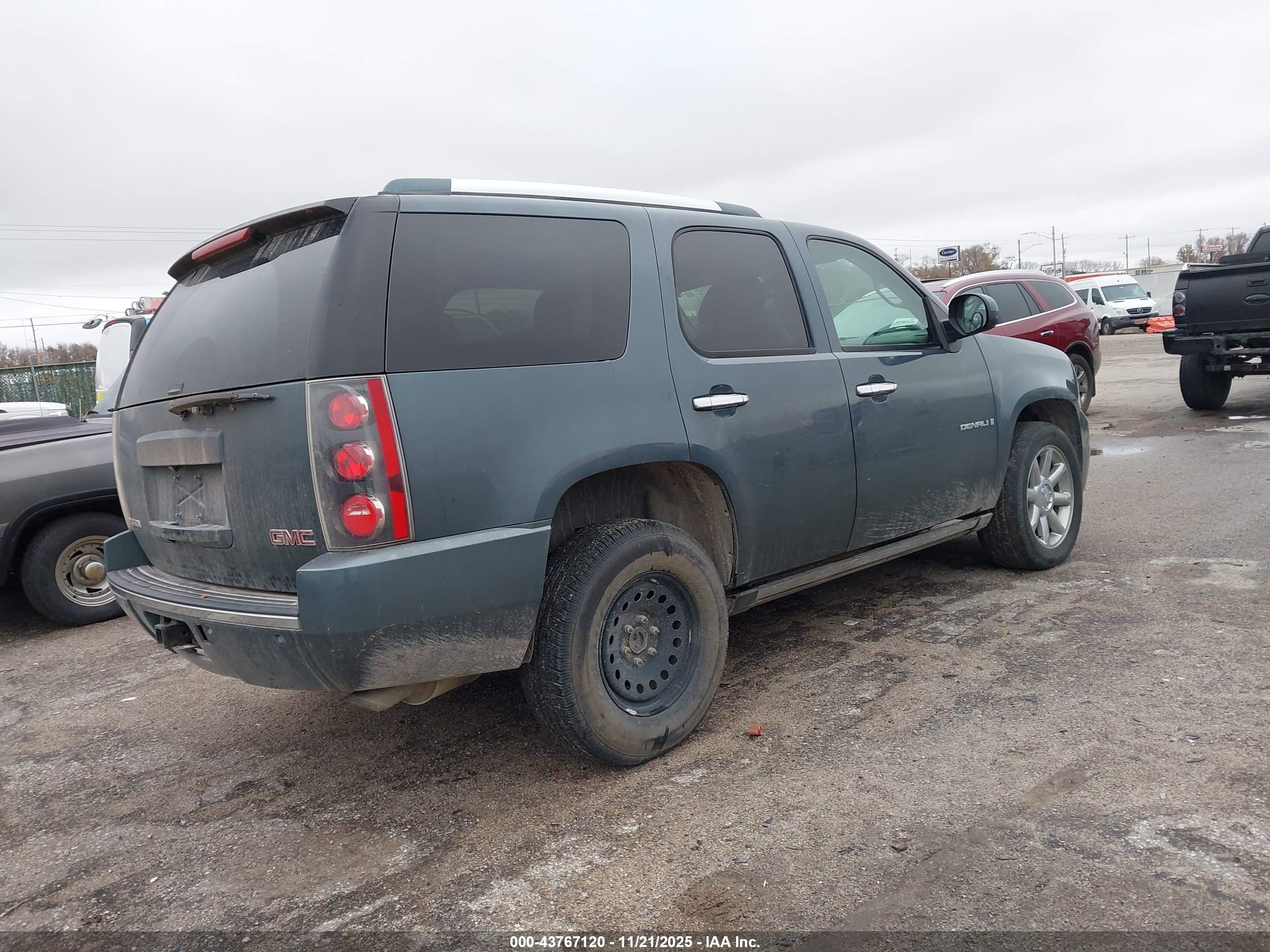 GMC YUKON image 4