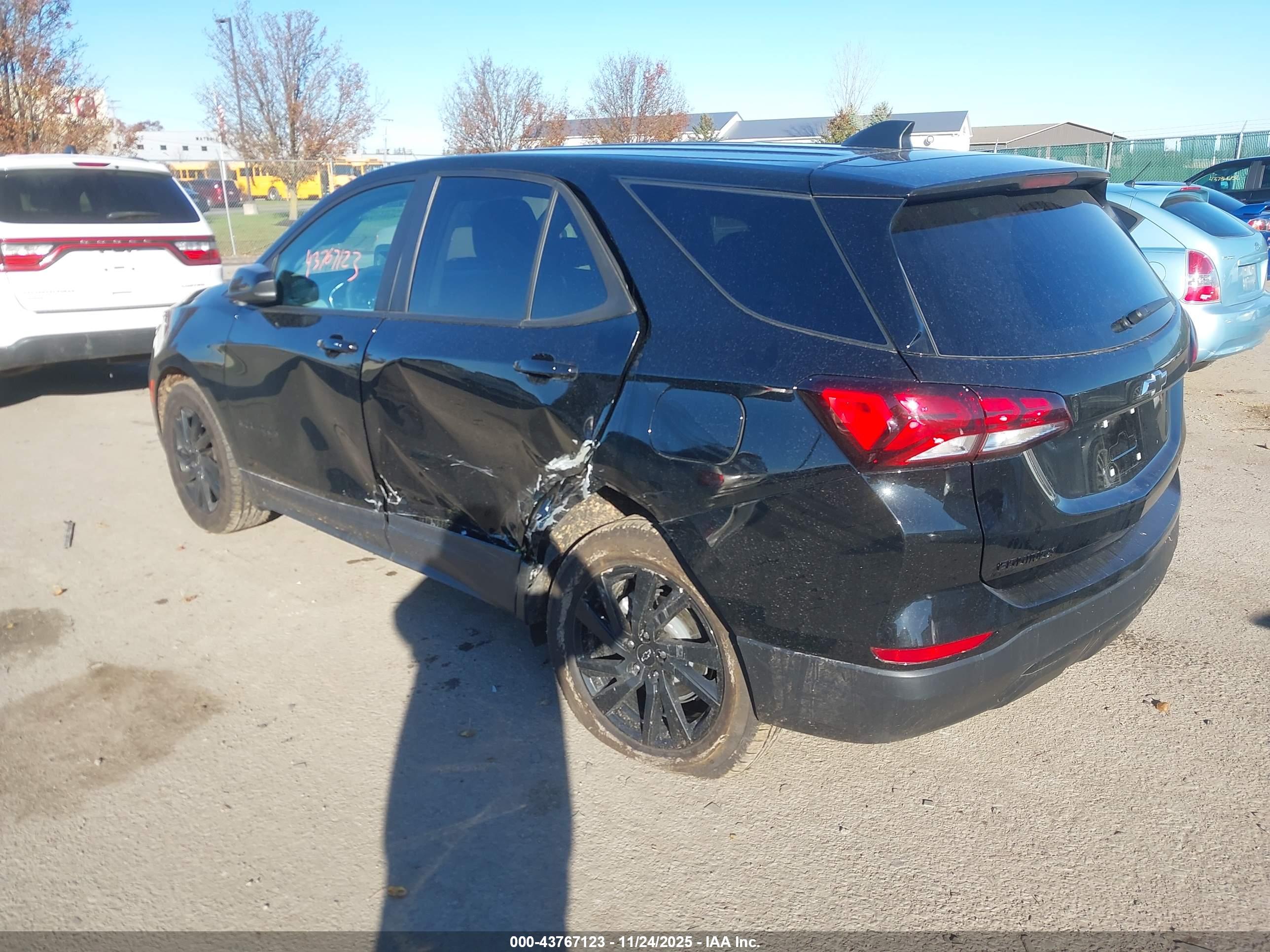 CHEVROLET EQUINOX image 3