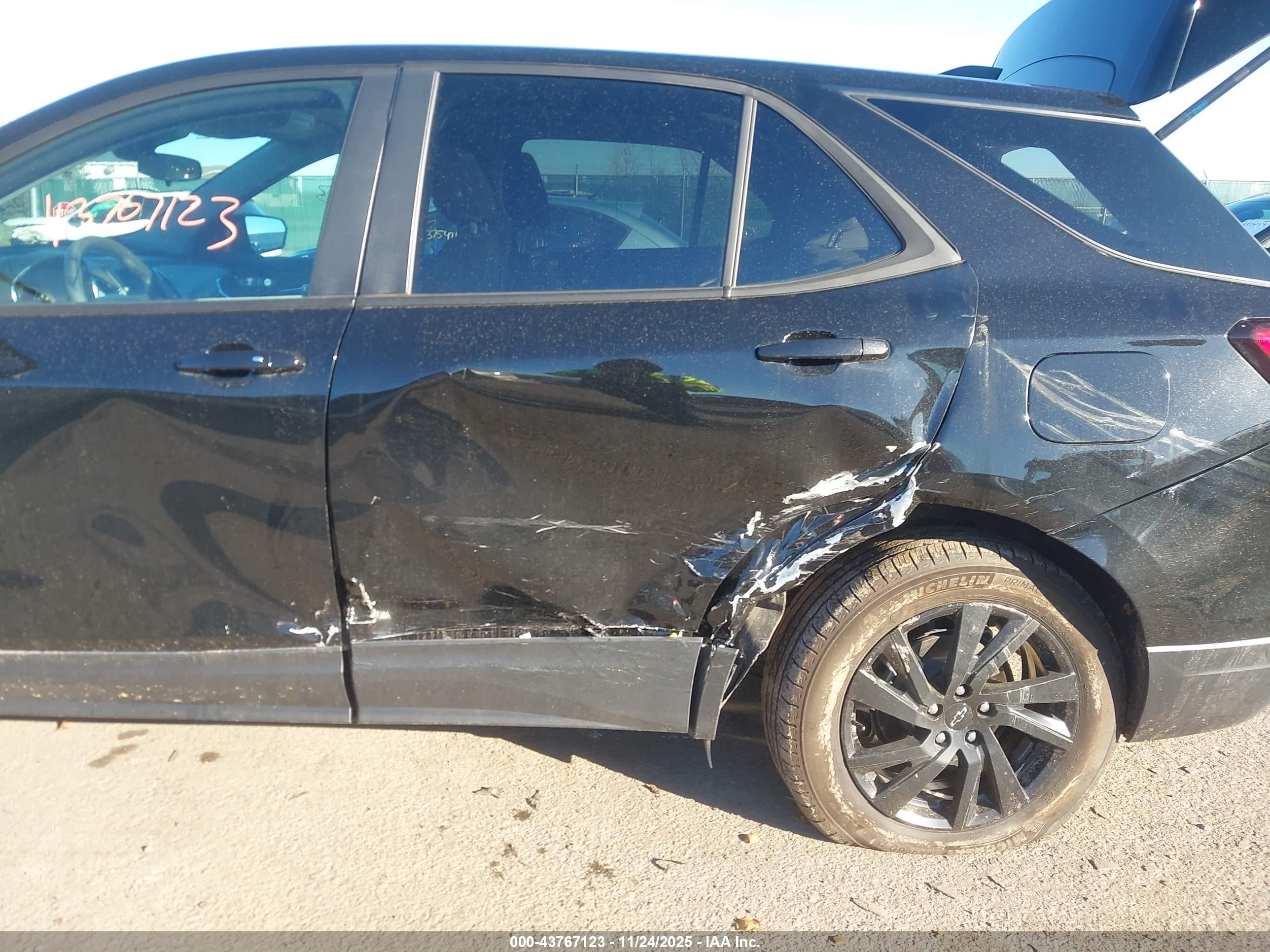 CHEVROLET EQUINOX image 6