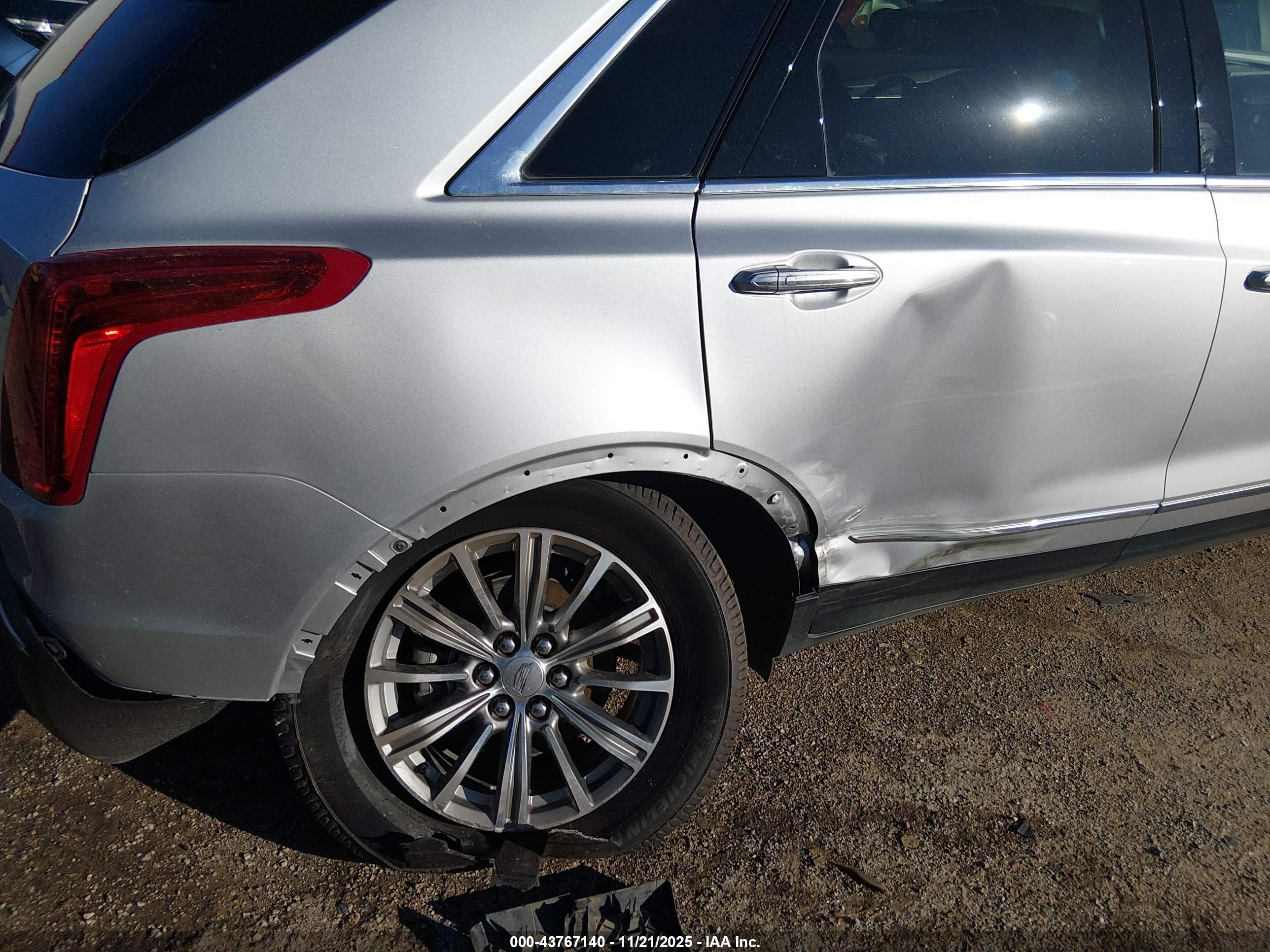 CADILLAC XT5 image 6