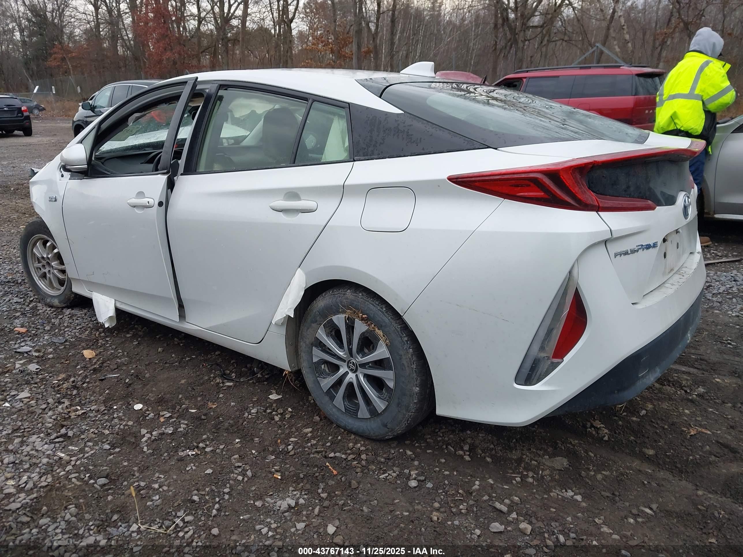 TOYOTA PRIUS image 3