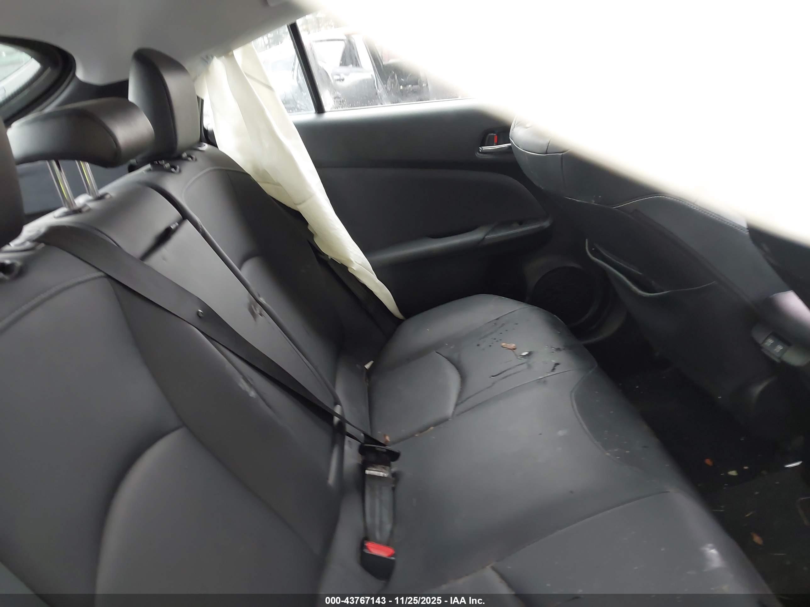 TOYOTA PRIUS image 8