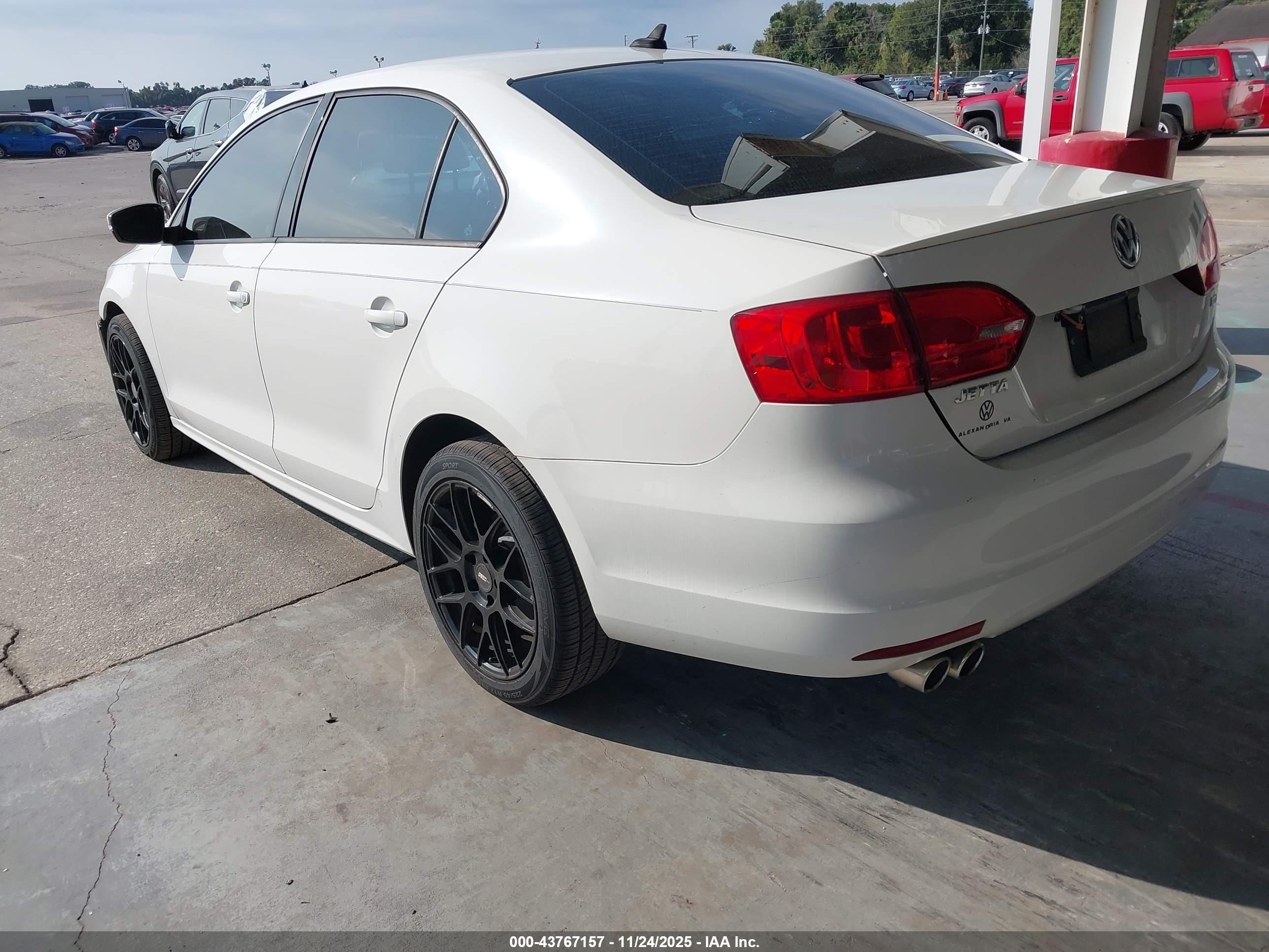 VOLKSWAGEN JETTA image 3