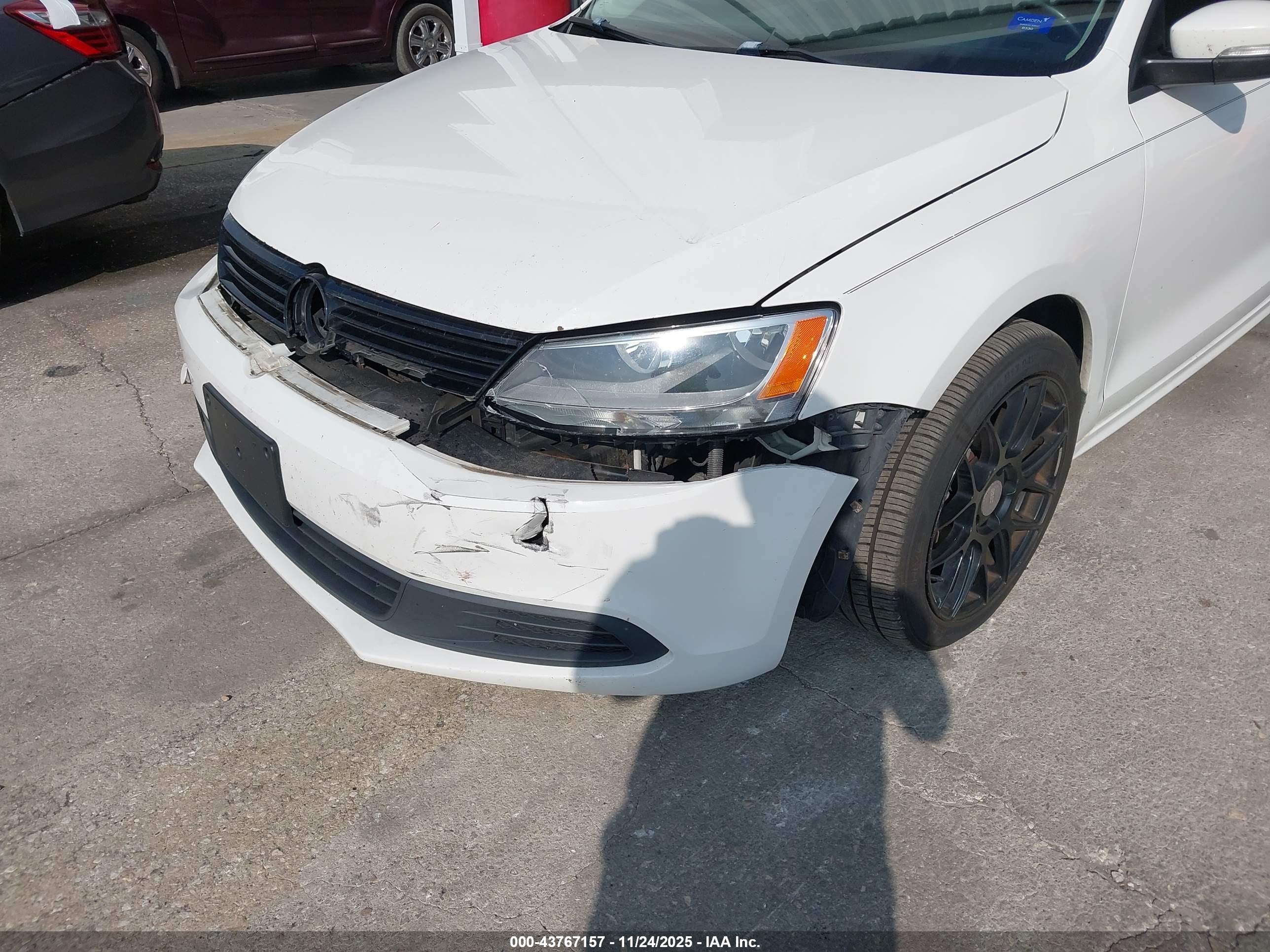 VOLKSWAGEN JETTA image 6