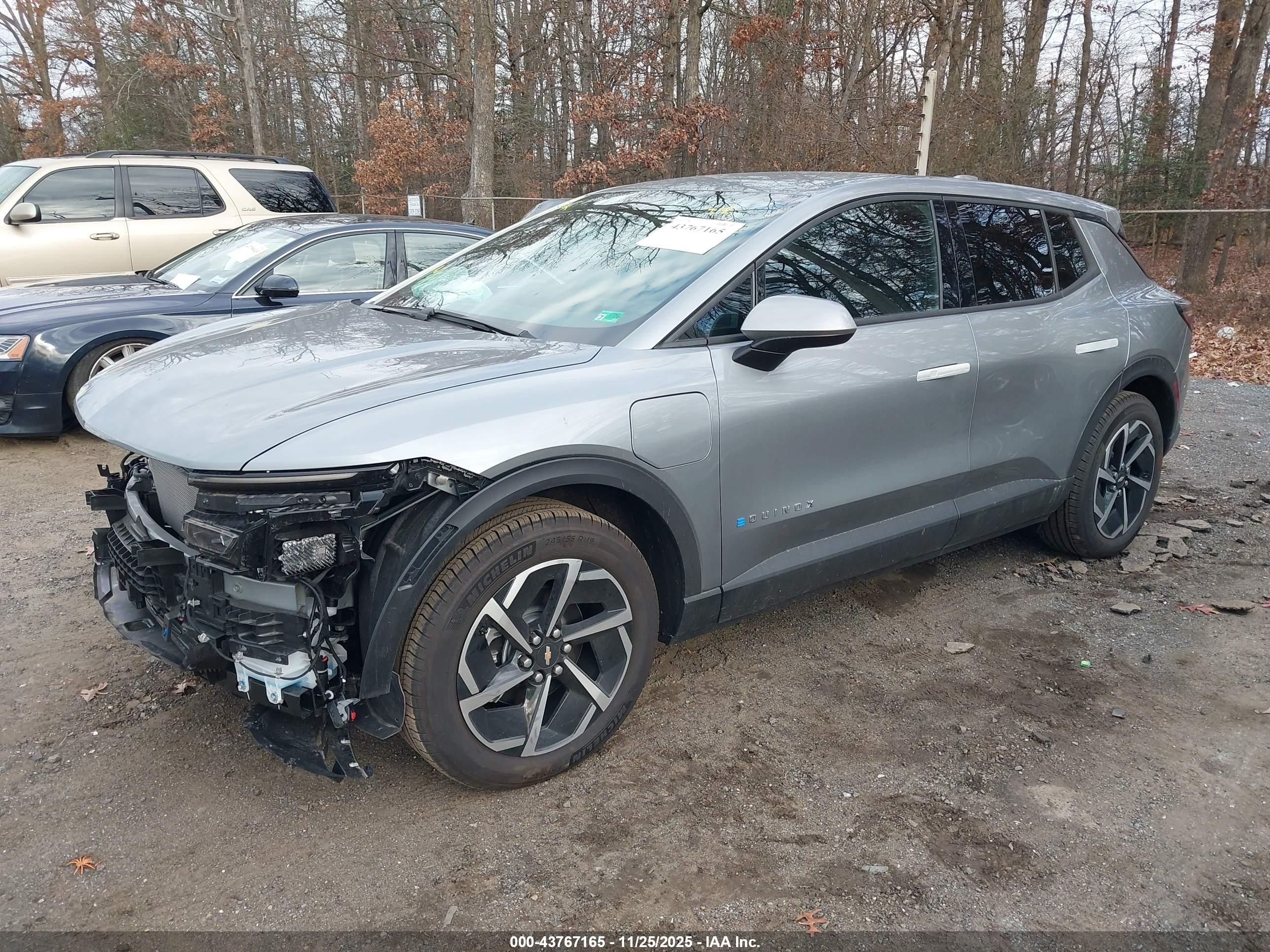 CHEVROLET EQUINOX image 2