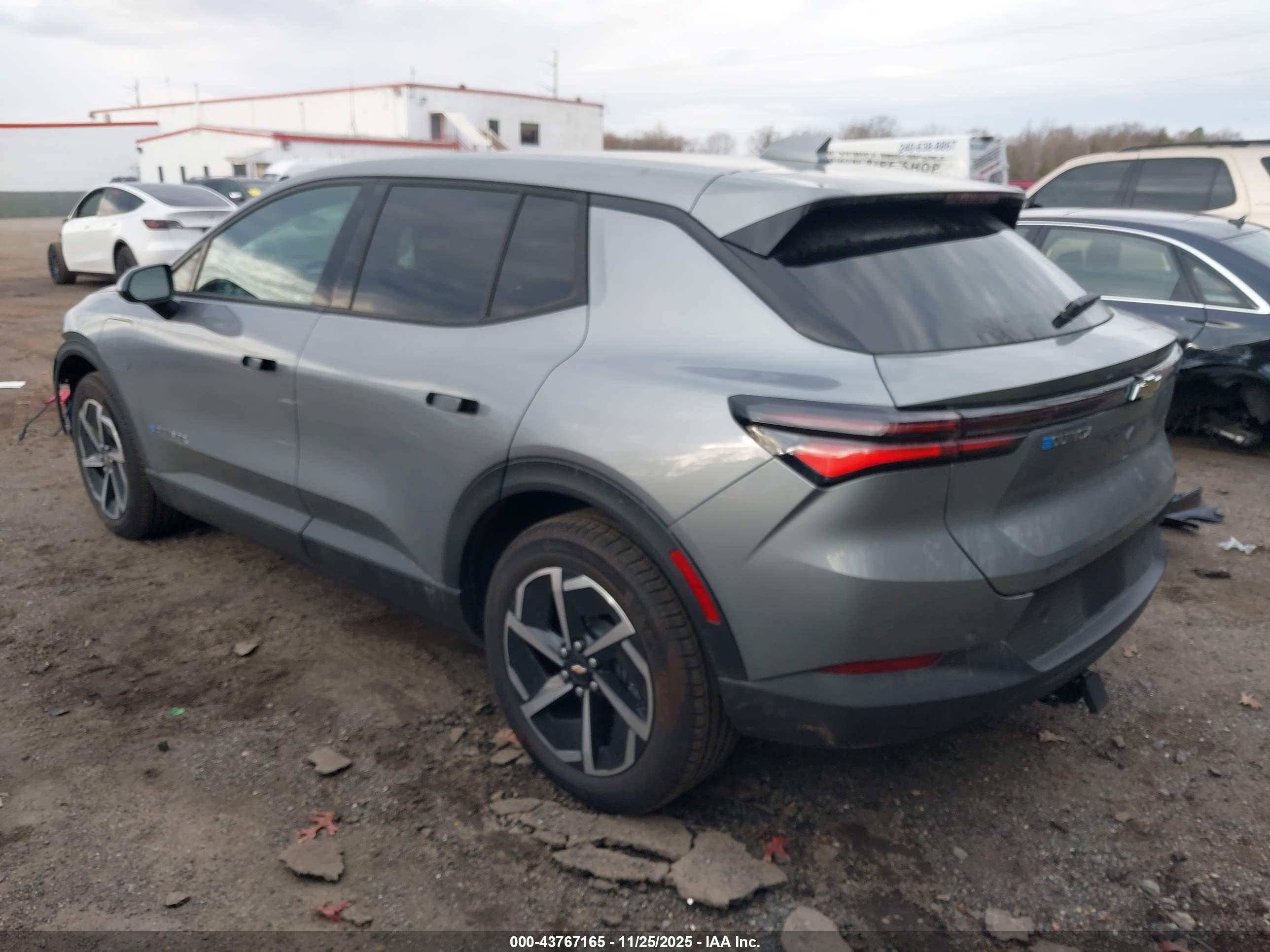CHEVROLET EQUINOX image 3