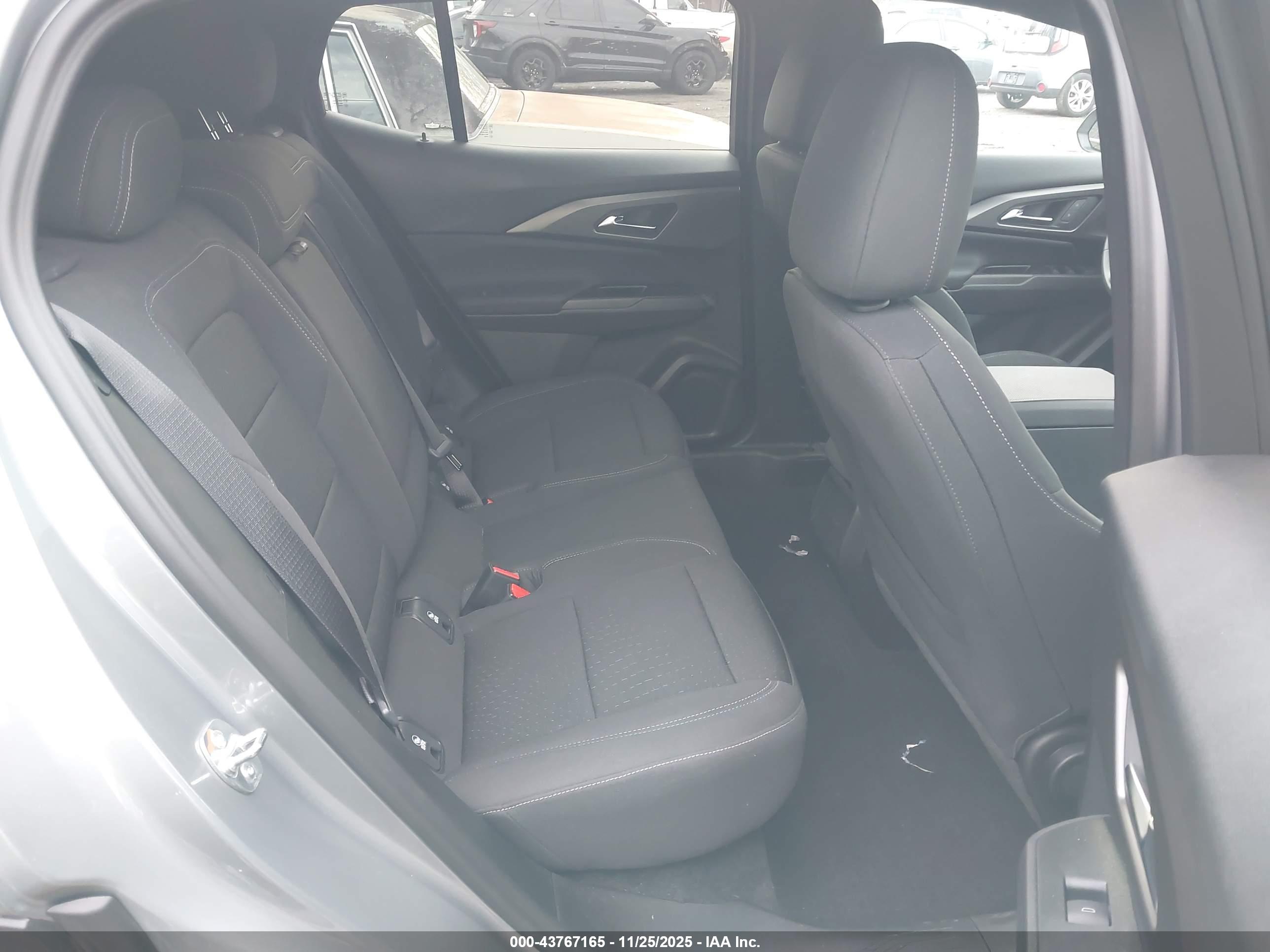 CHEVROLET EQUINOX image 8
