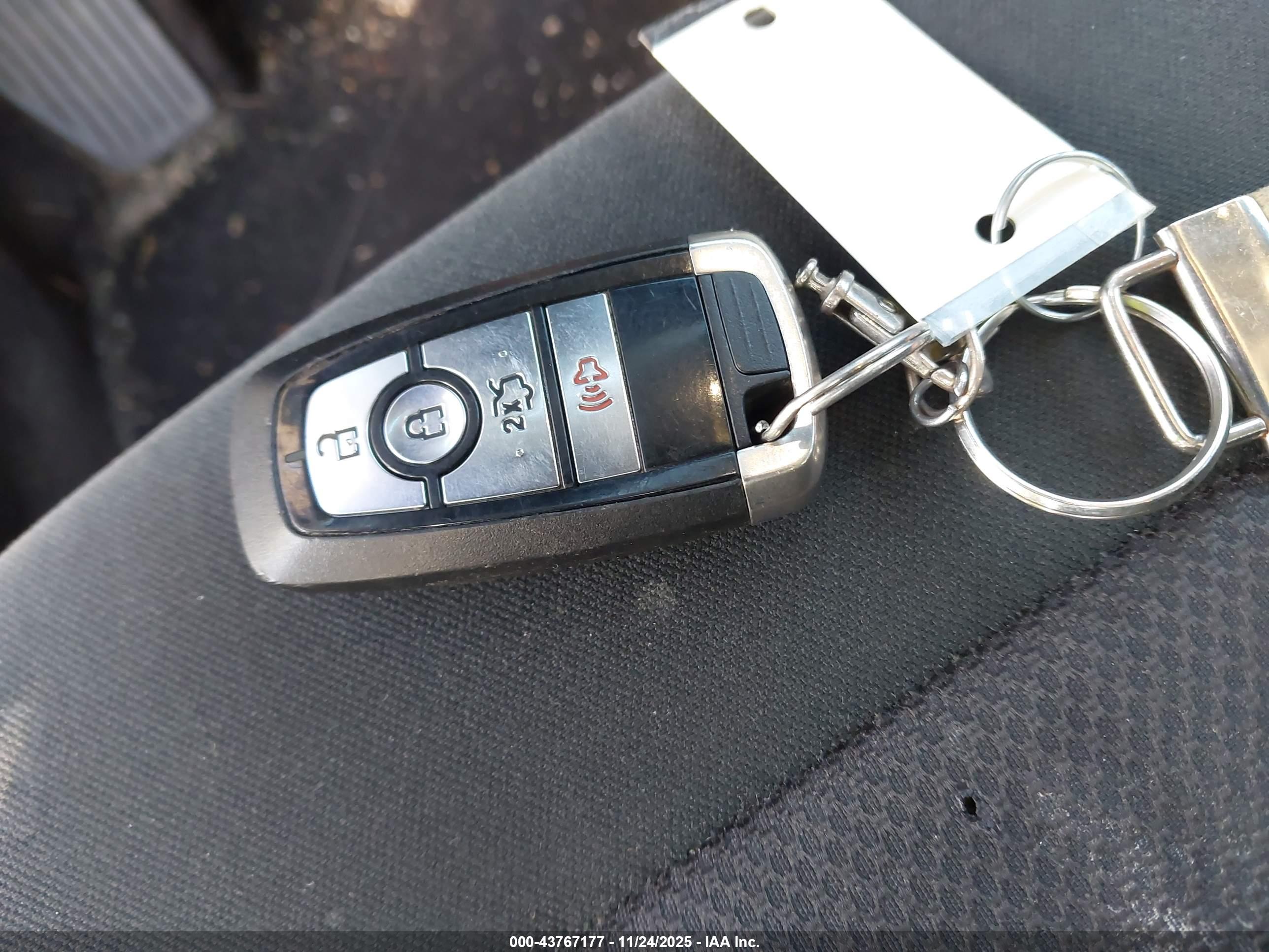 FORD FUSION image 11