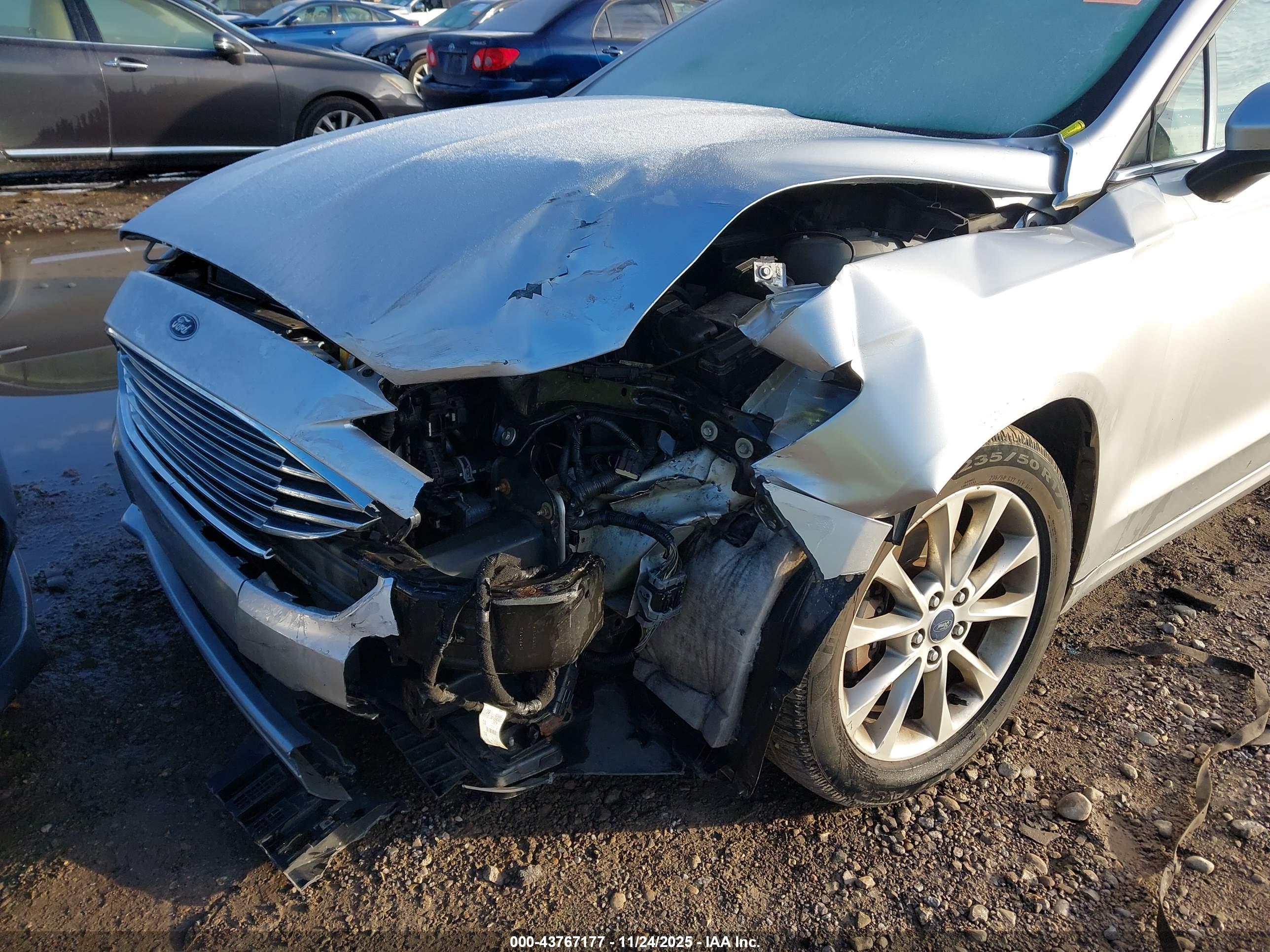 FORD FUSION image 6