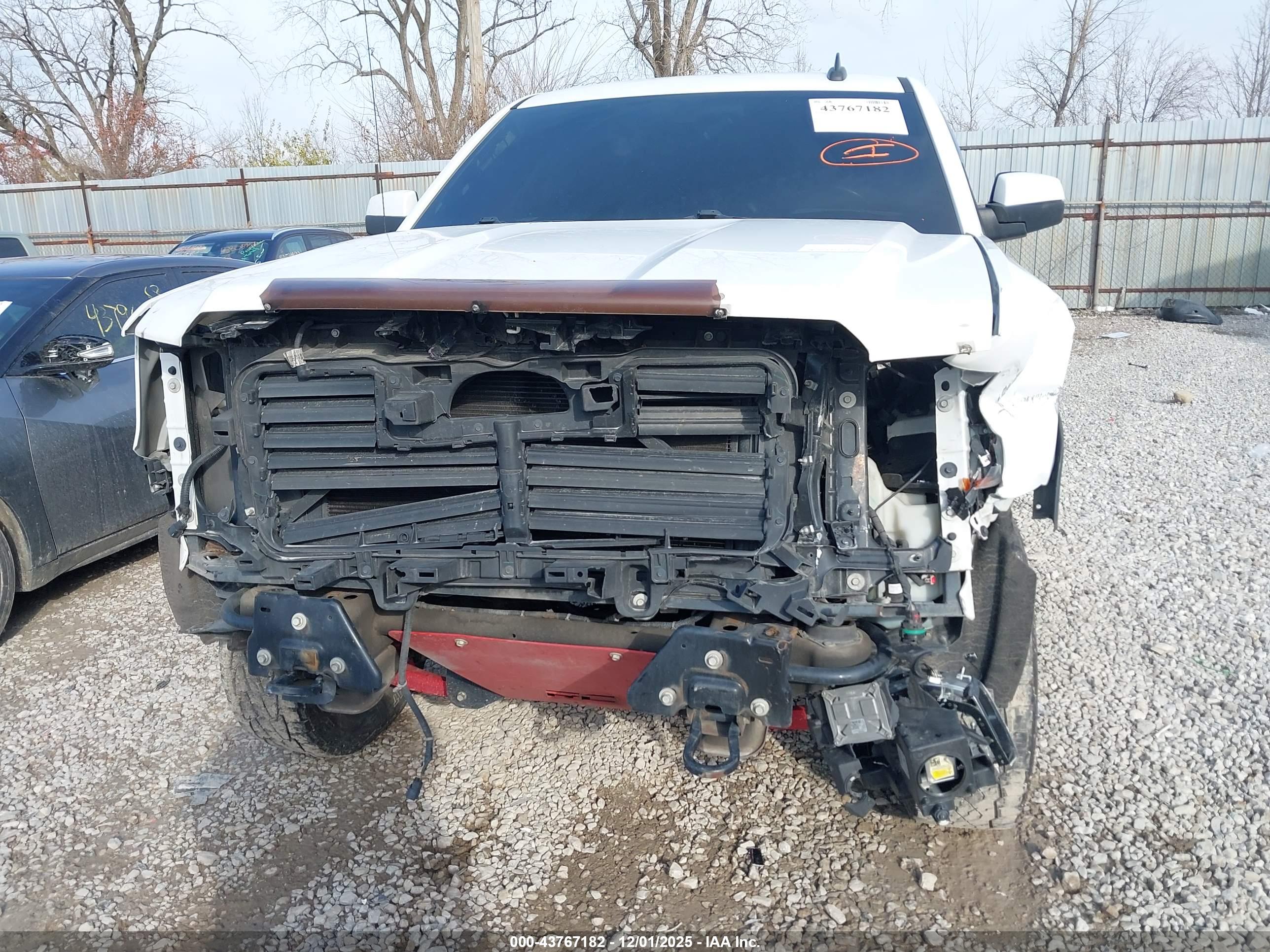 GMC SIERRA image 6