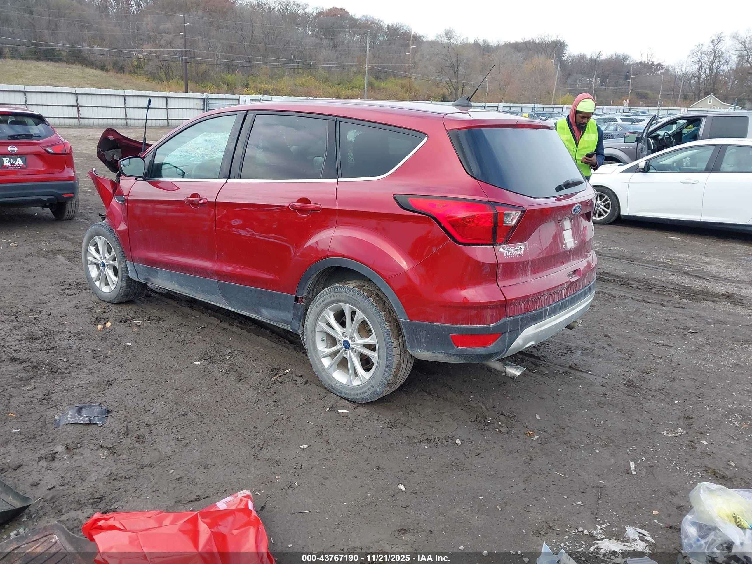 FORD ESCAPE image 3